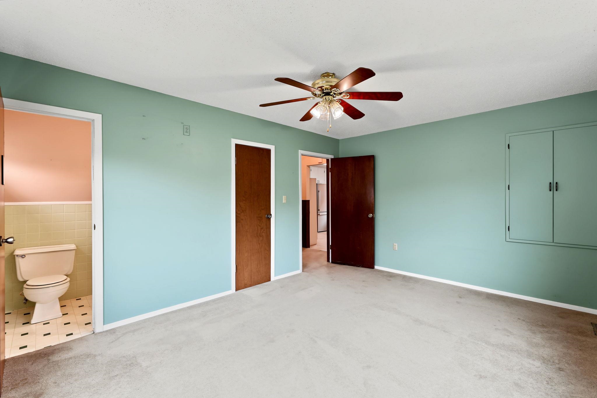 705 S College Property Photo 19