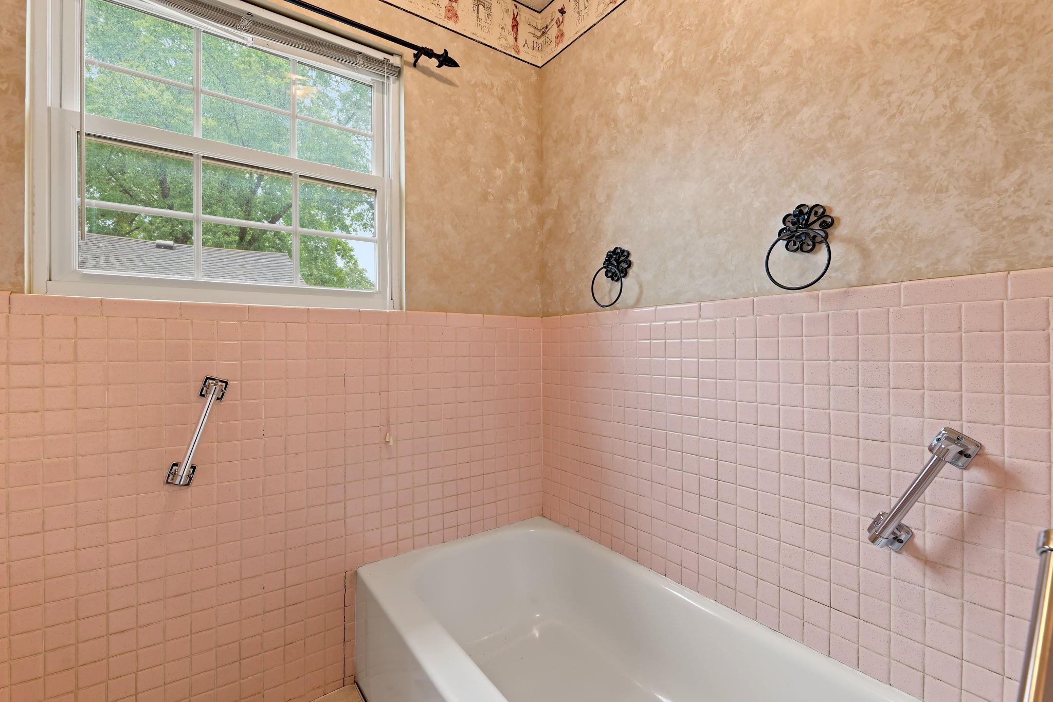 705 S College Property Photo 24