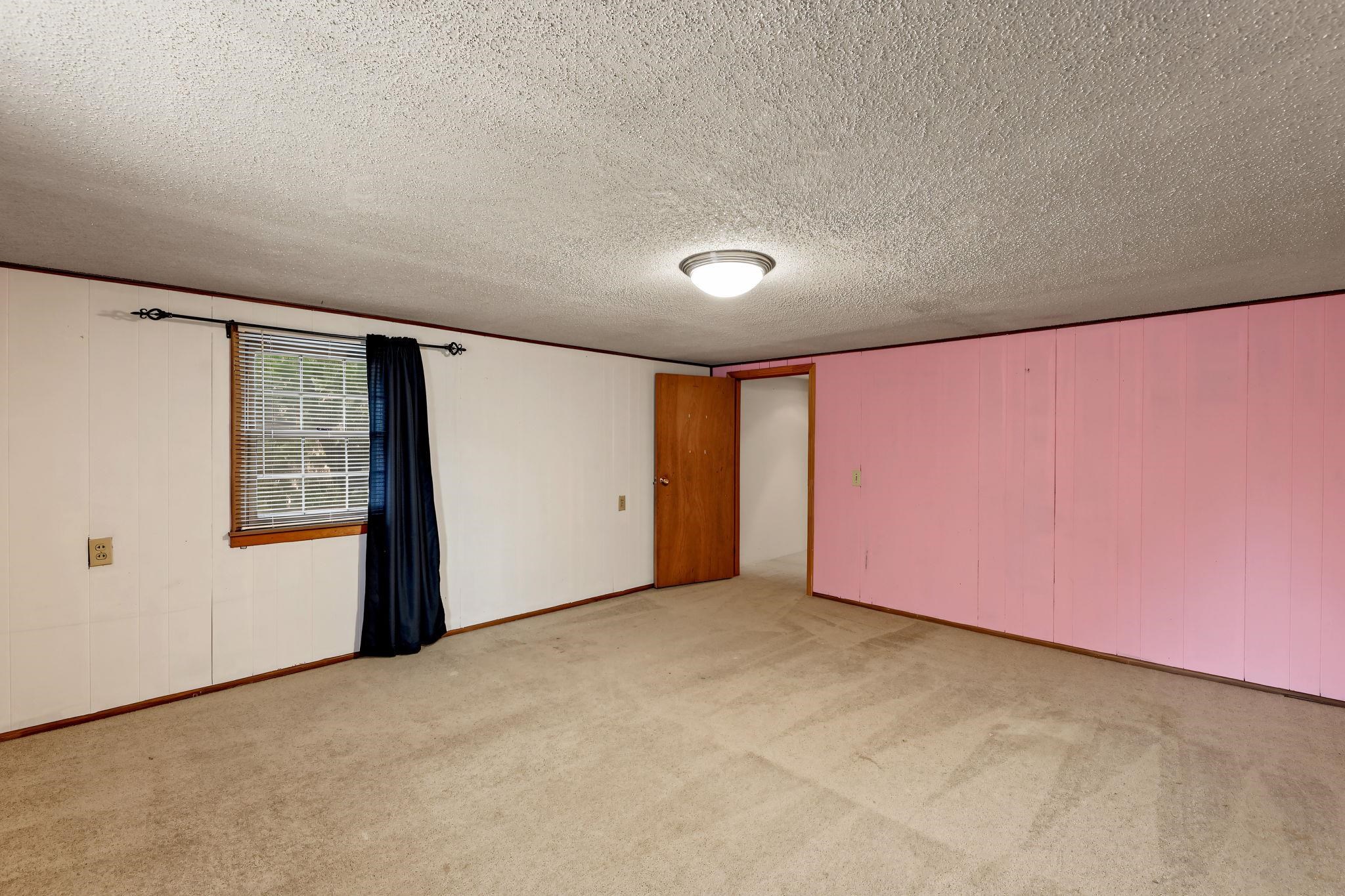 705 S College Property Photo 26