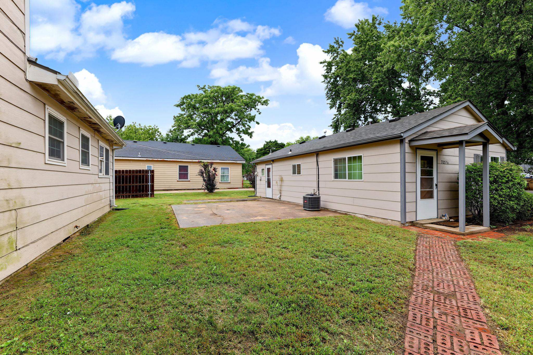 705 S College Property Photo 30