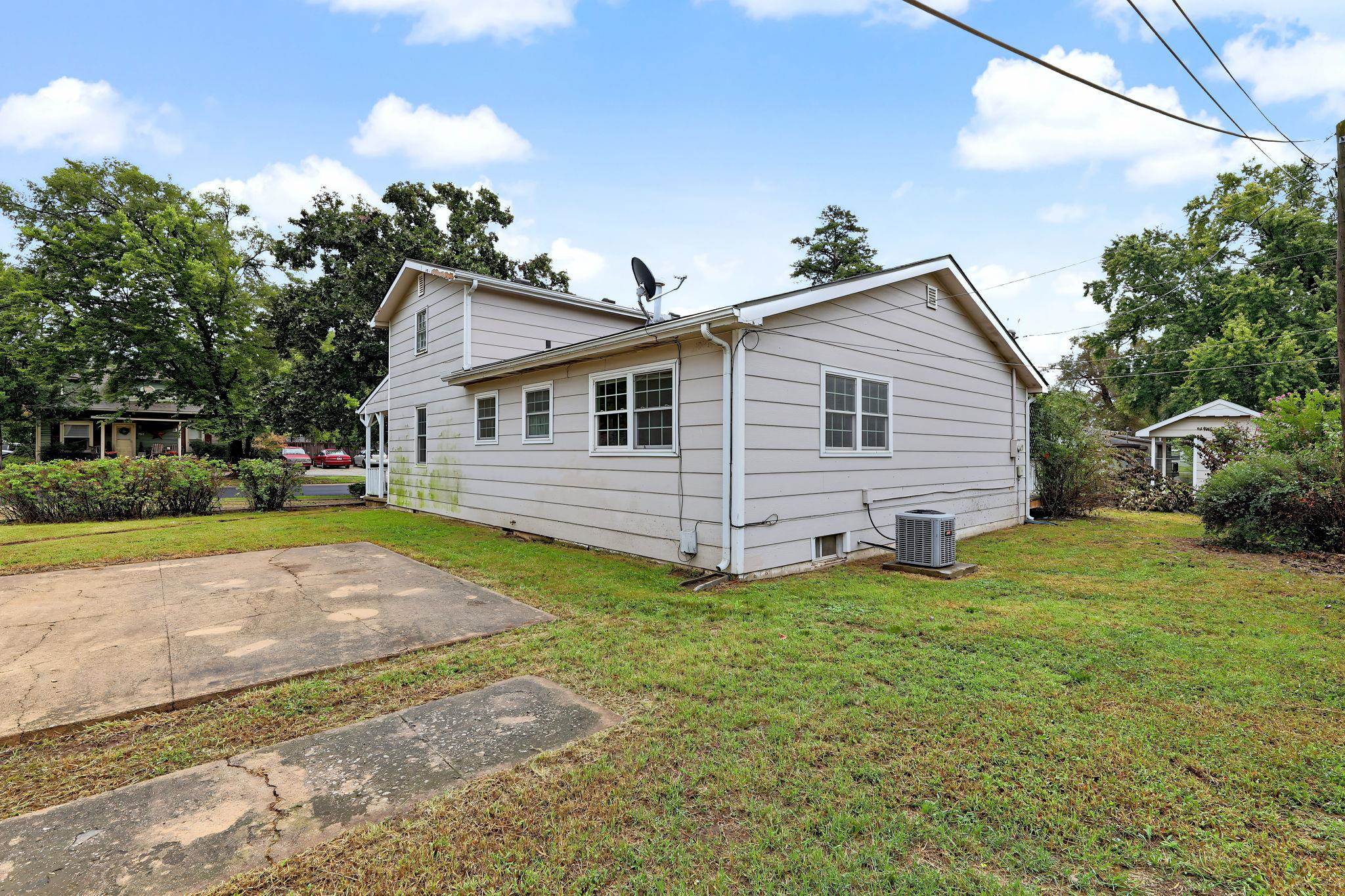705 S College Property Photo 31