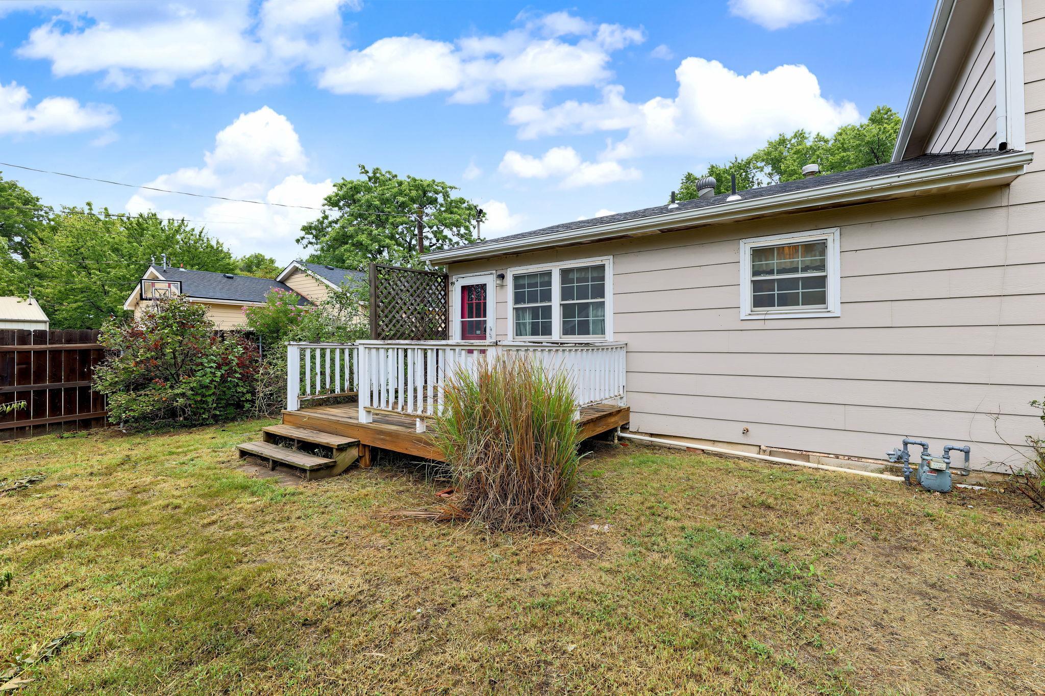705 S College Property Photo 32