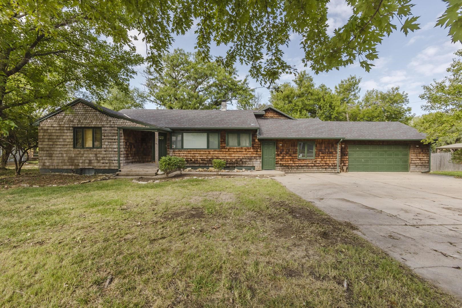 27 N Laurel Property Photo 1