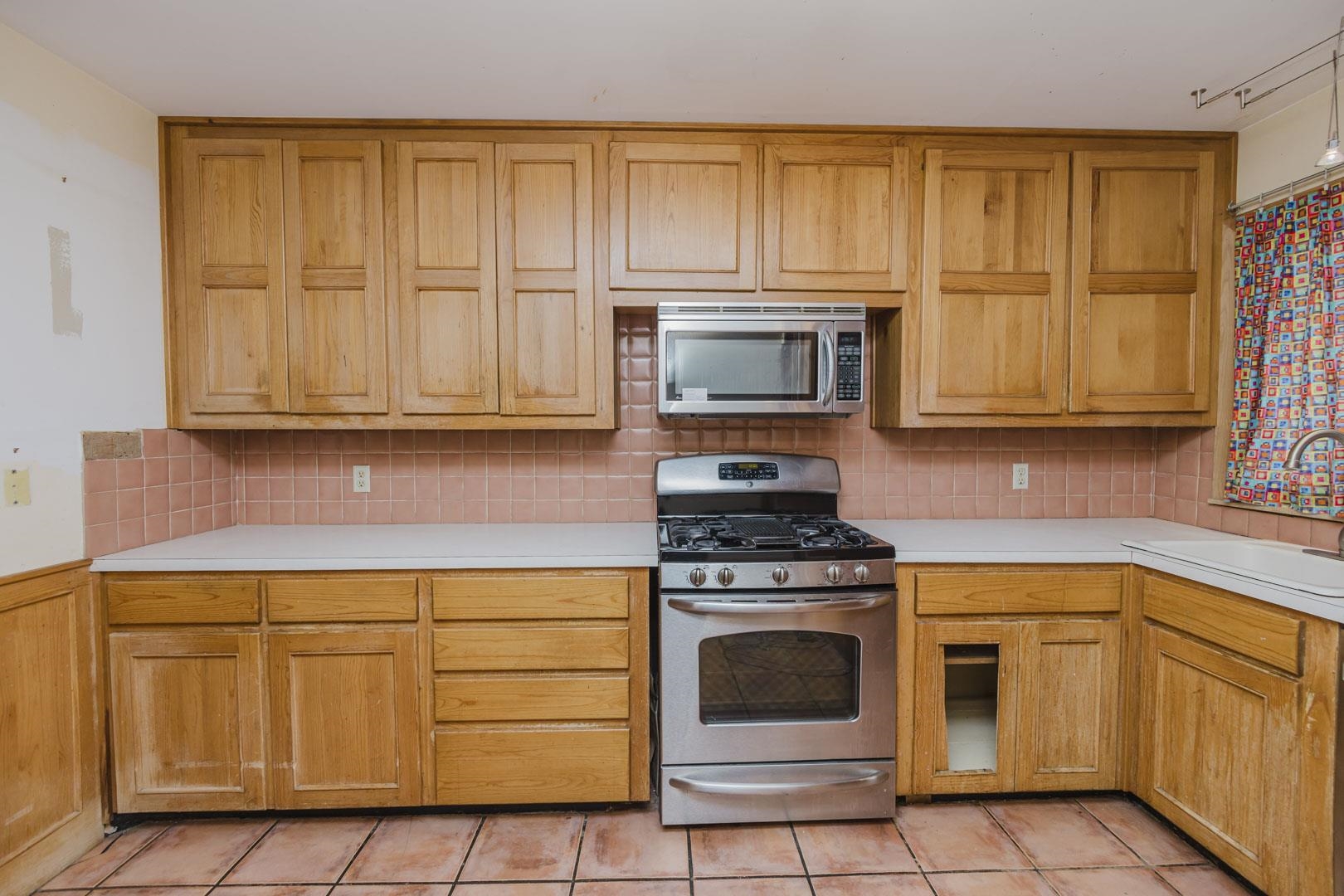 27 N Laurel Property Photo 6