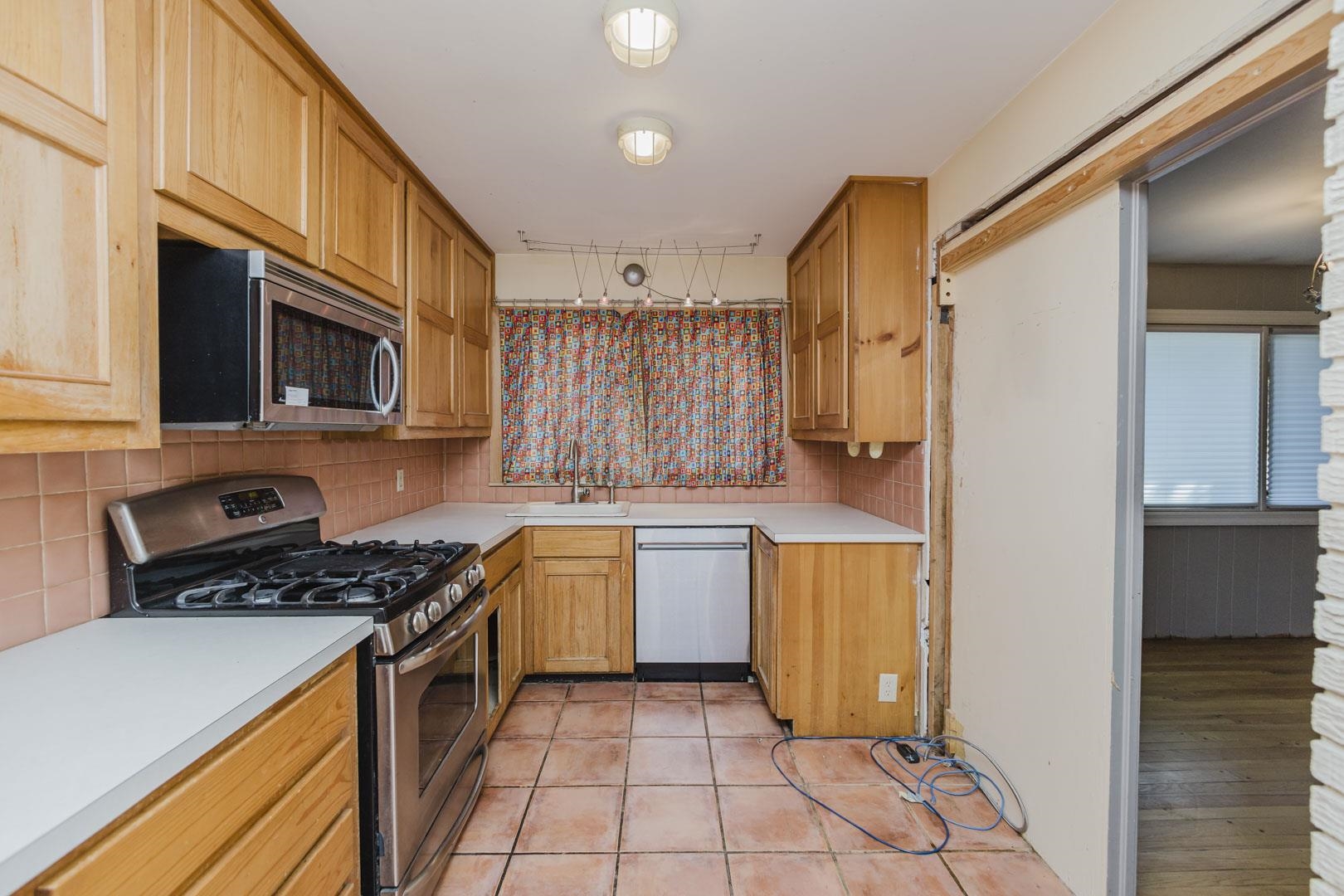 27 N Laurel Property Photo 7