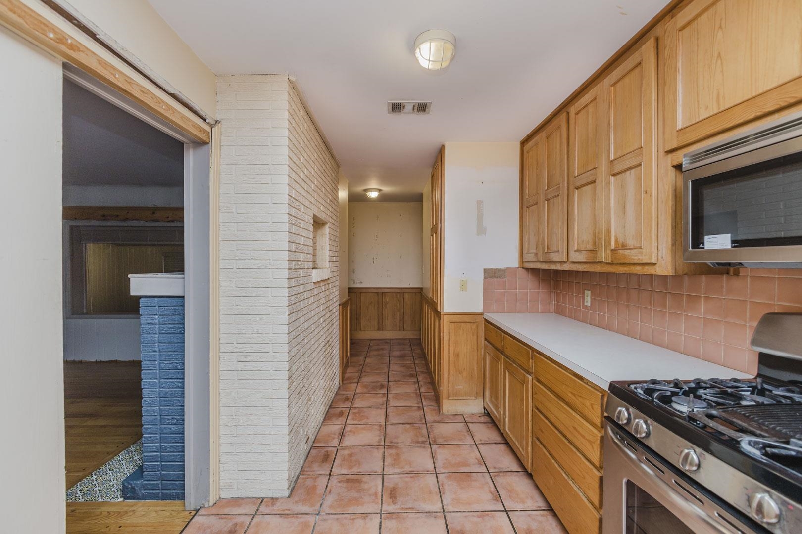 27 N Laurel Property Photo 8