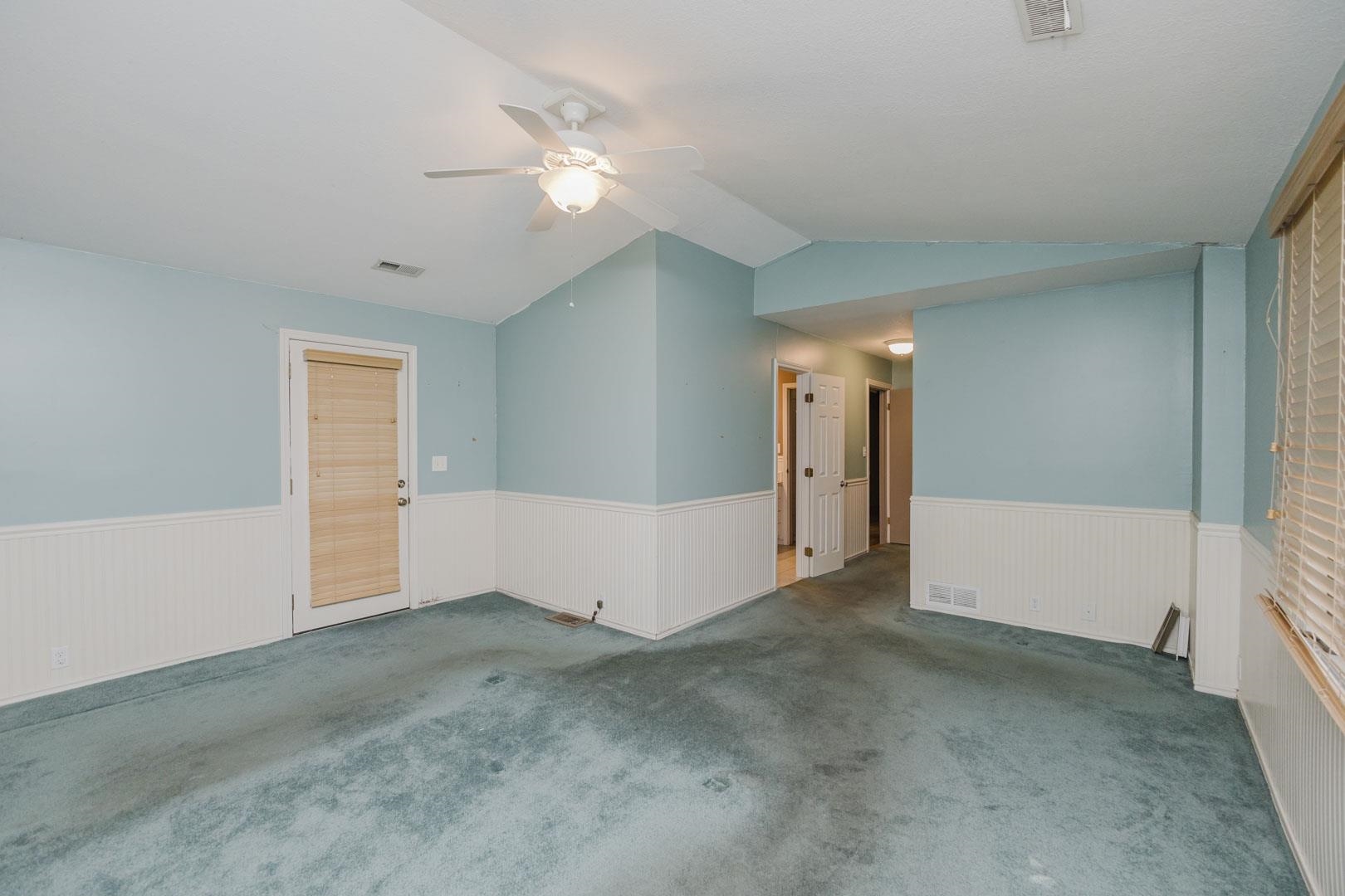 27 N Laurel Property Photo 10