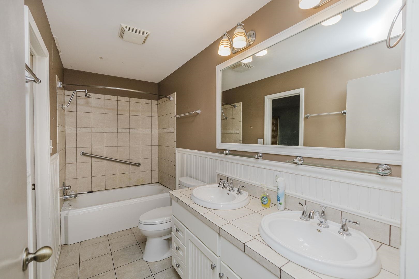 27 N Laurel Property Photo 11