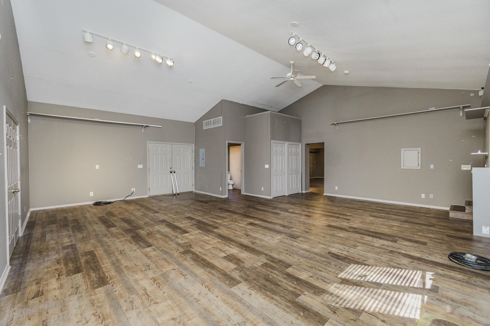 27 N Laurel Property Photo 15