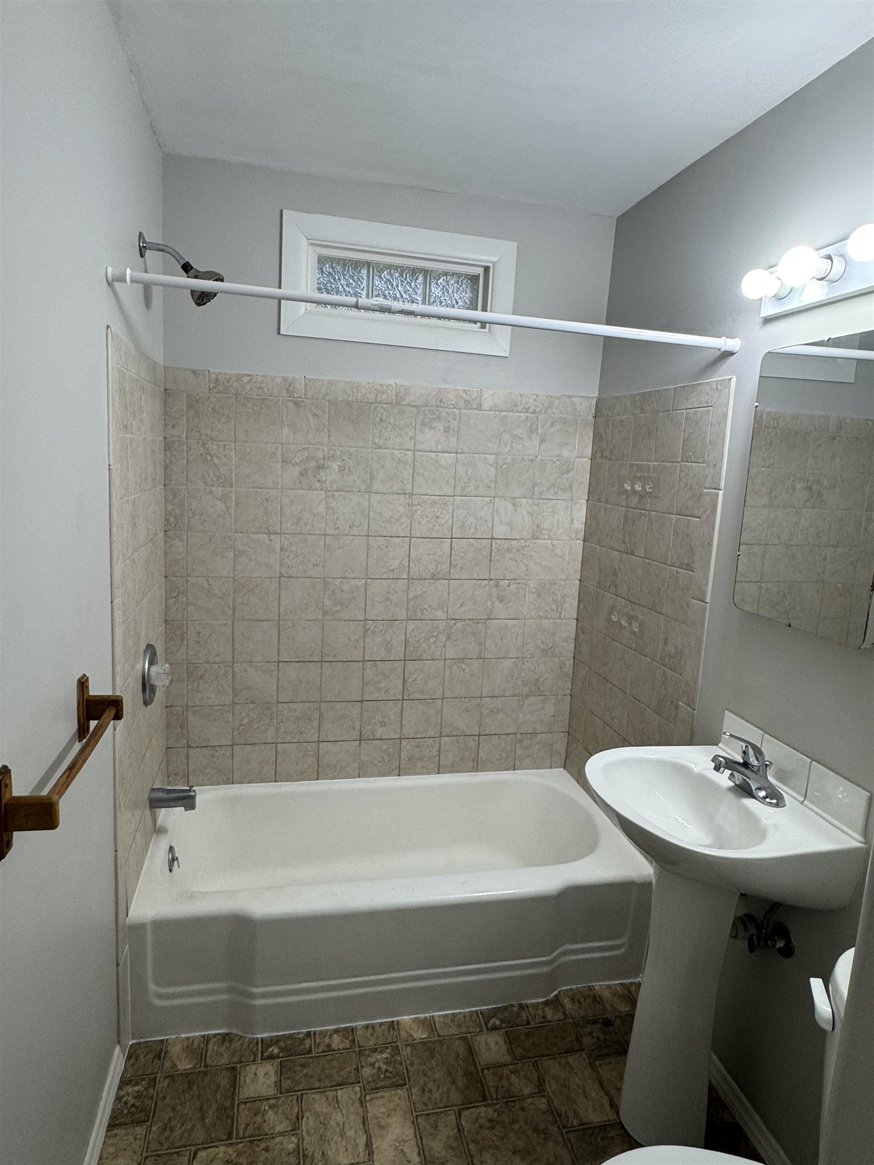 419 E 16th Property Photo 9