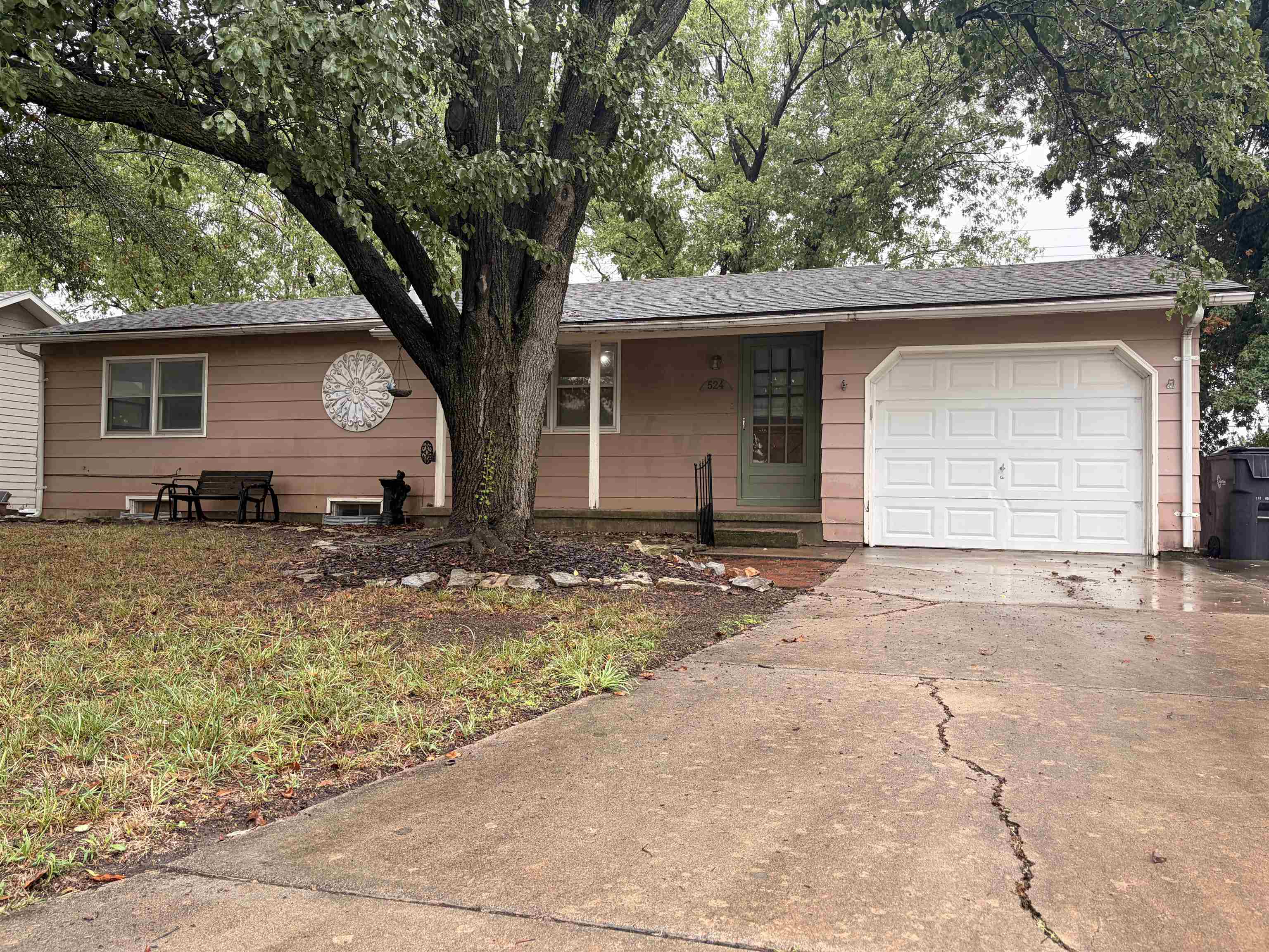 524 Meadowbrook Ct Property Photo 1