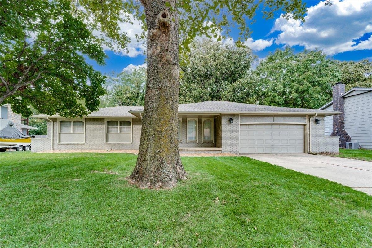 849 N Brook Forest Rd Property Photo 2