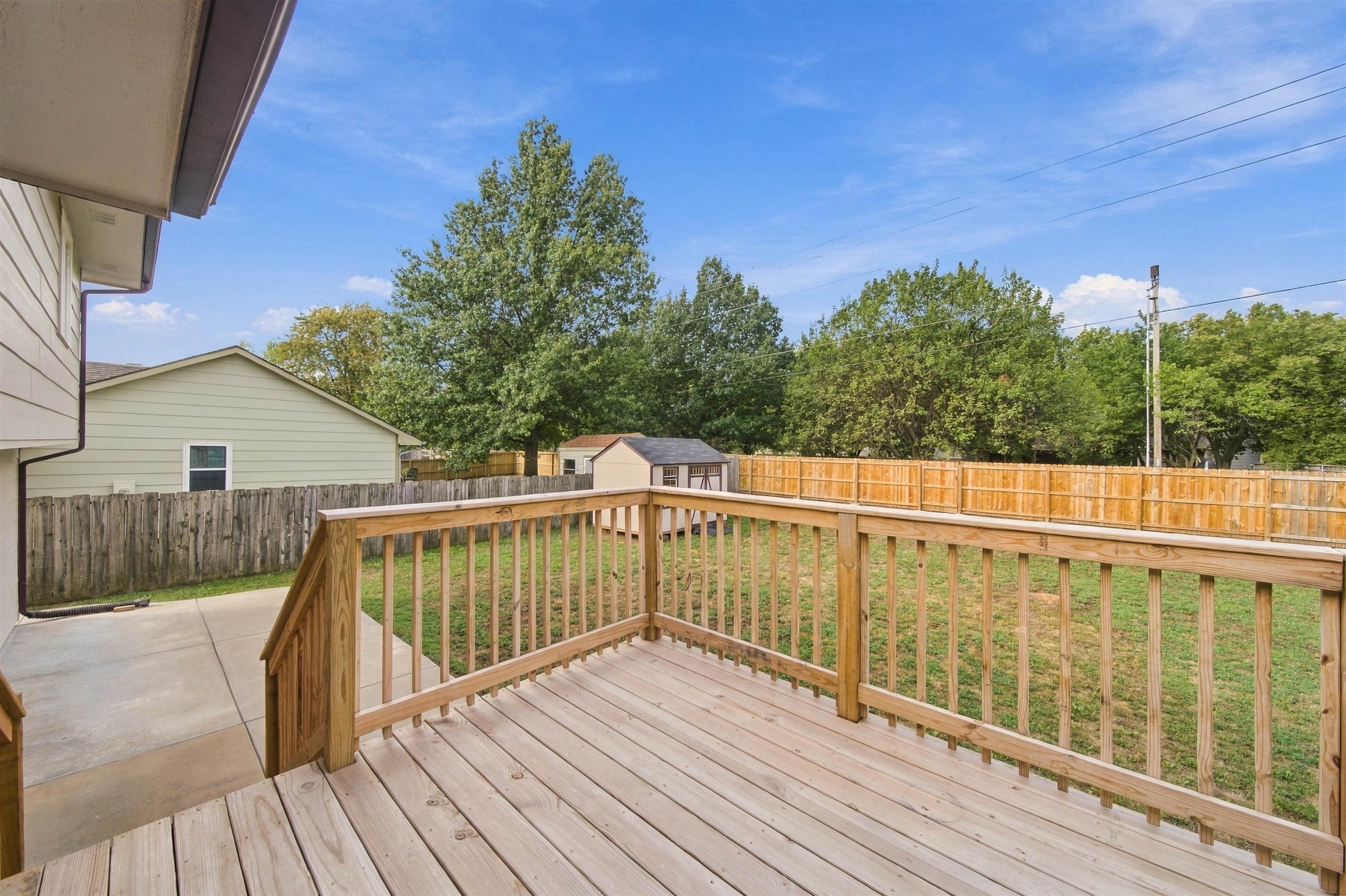 1527 N Pine Grove St Property Photo 14
