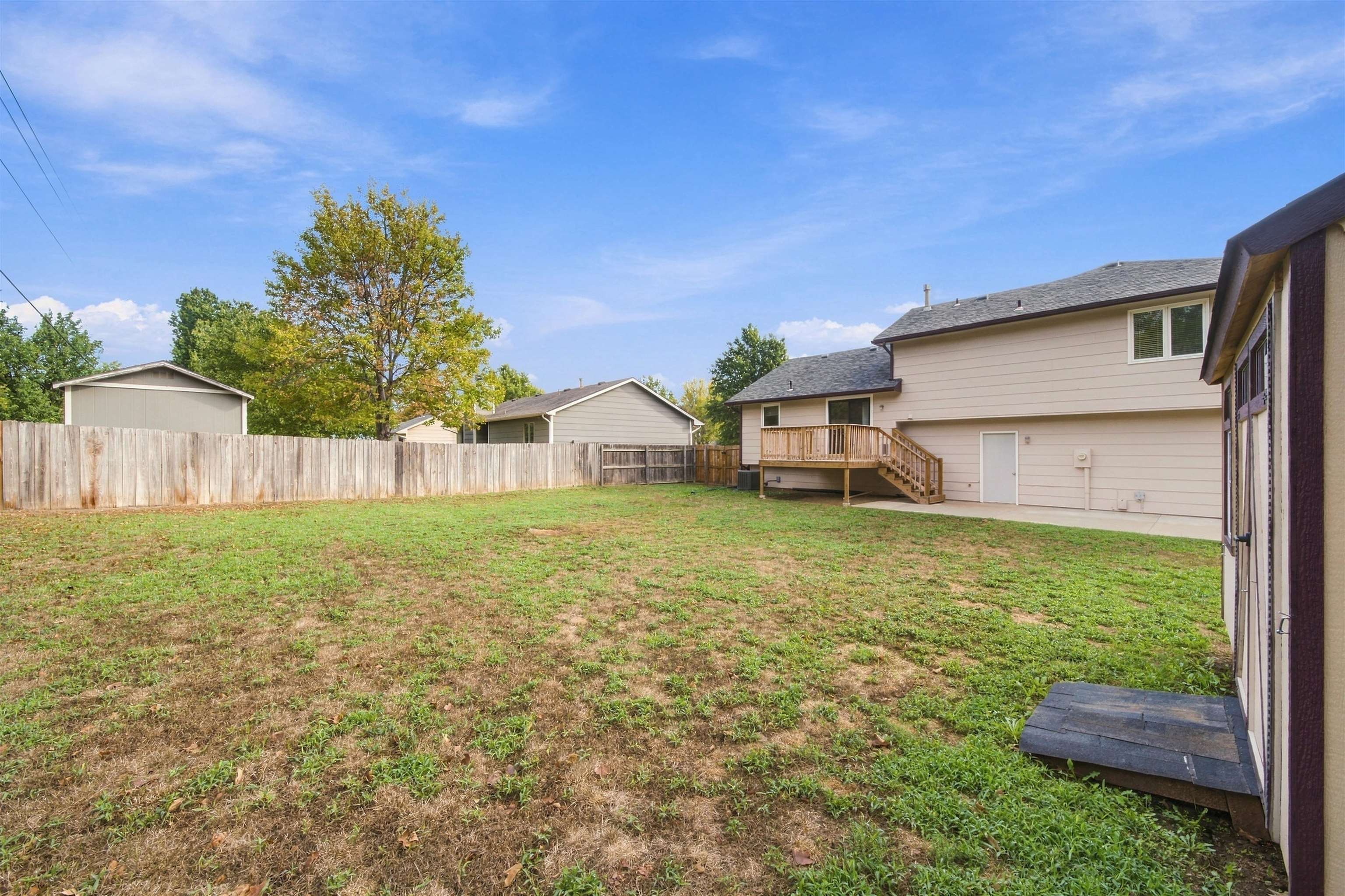 1527 N Pine Grove St Property Photo 16