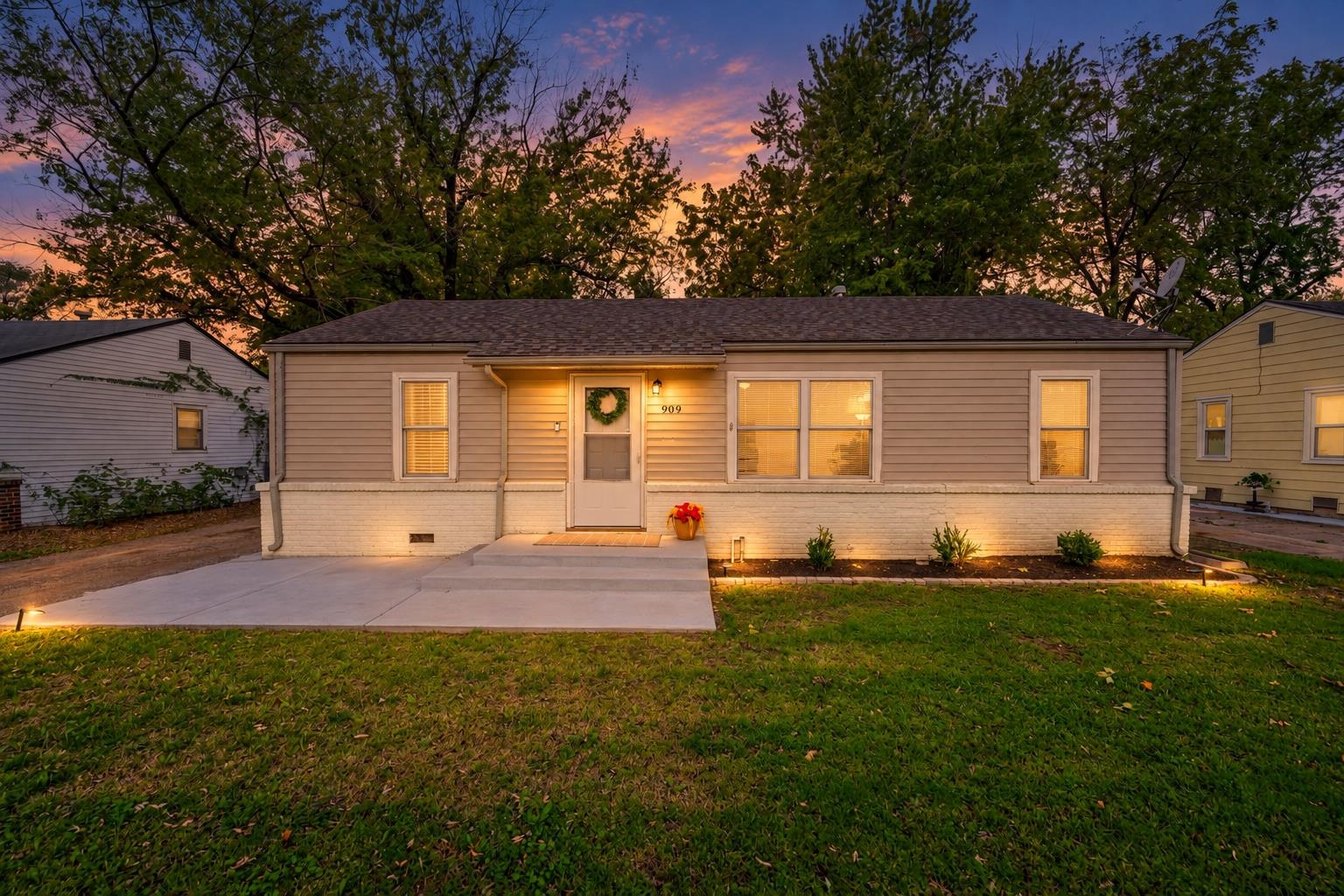 909 N Derby Property Photo 1