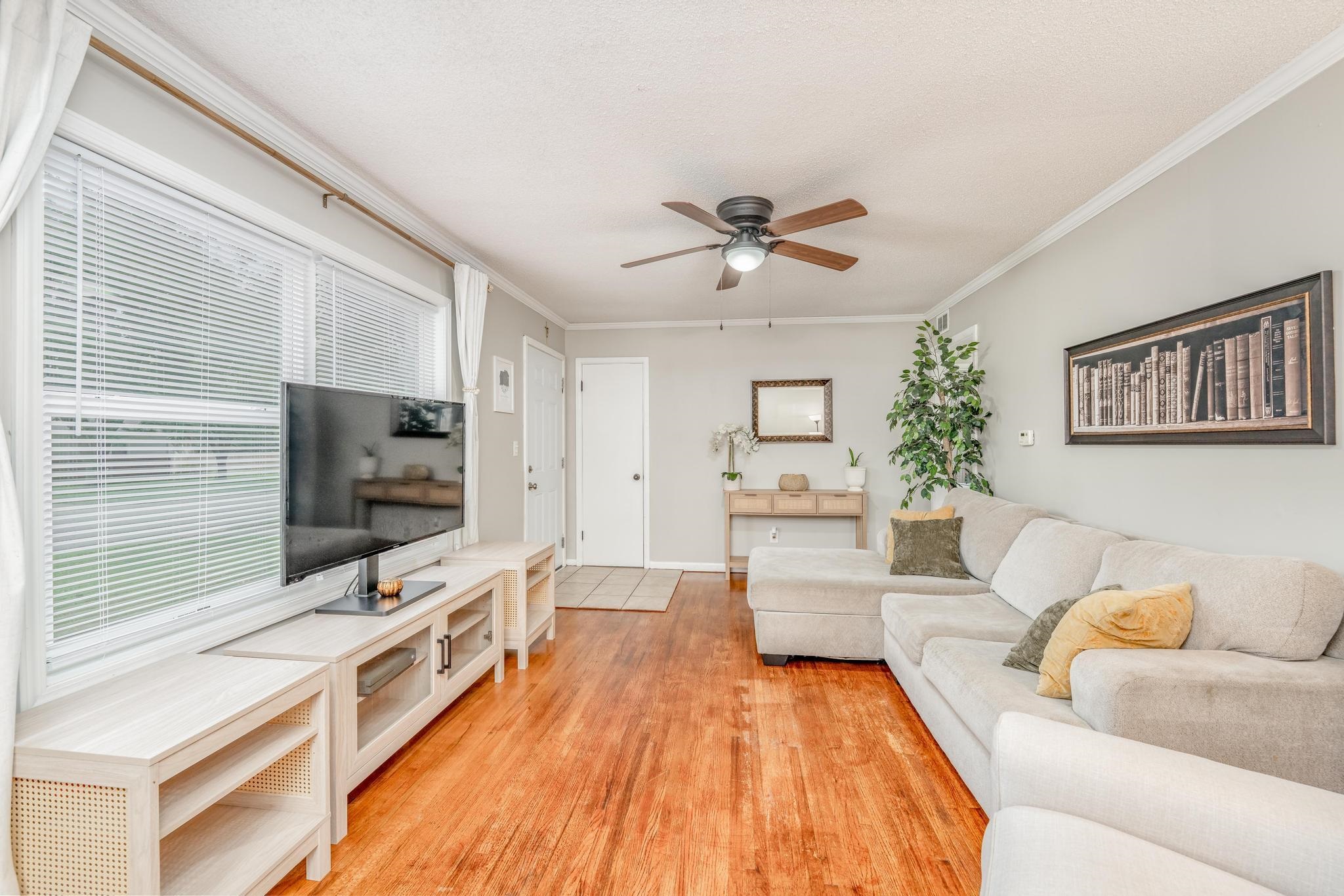 909 N Derby Property Photo 4