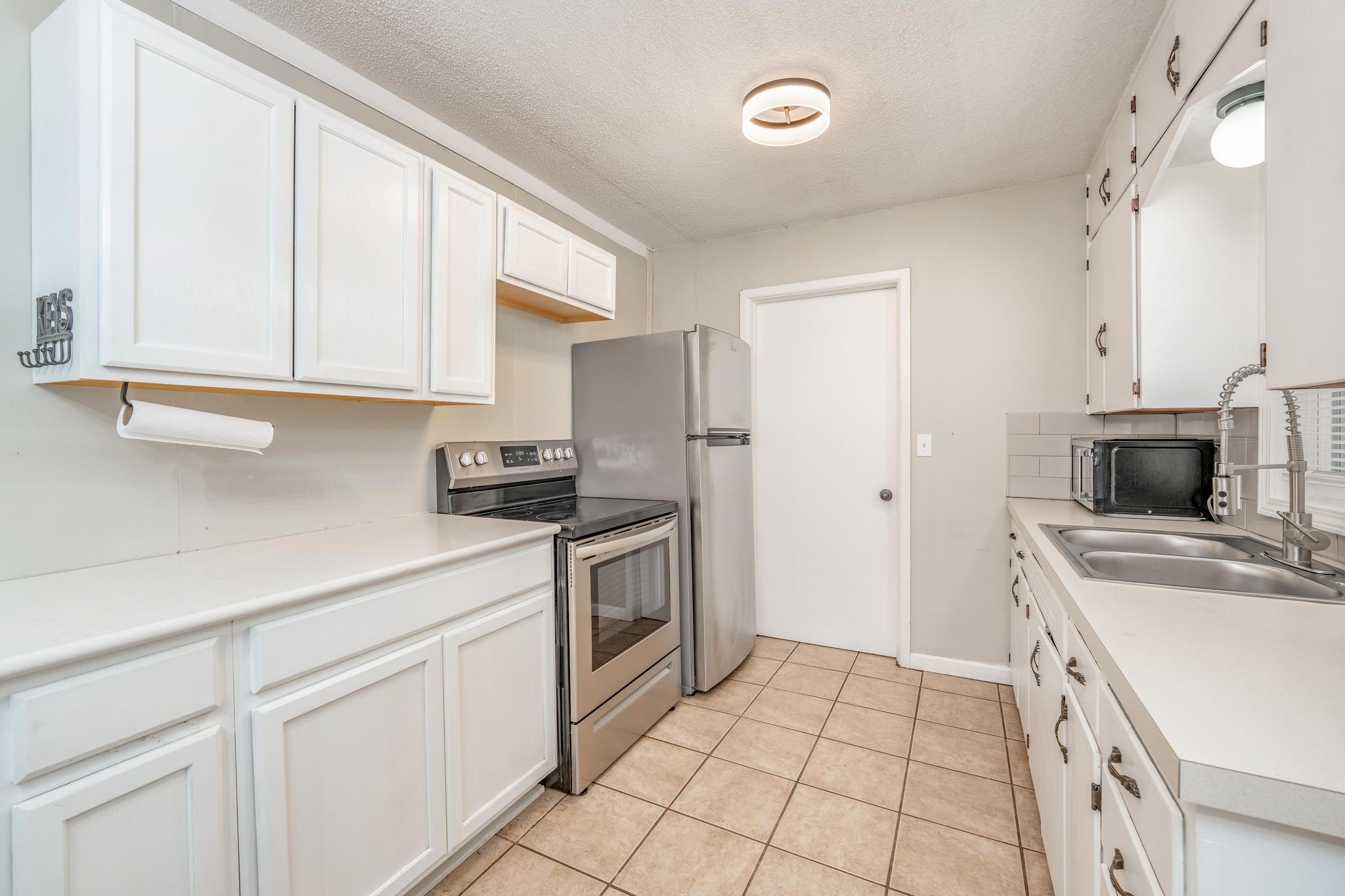 909 N Derby Property Photo 12