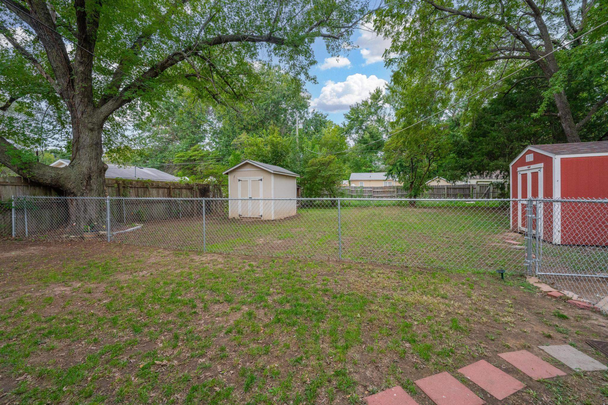 909 N Derby Property Photo 25