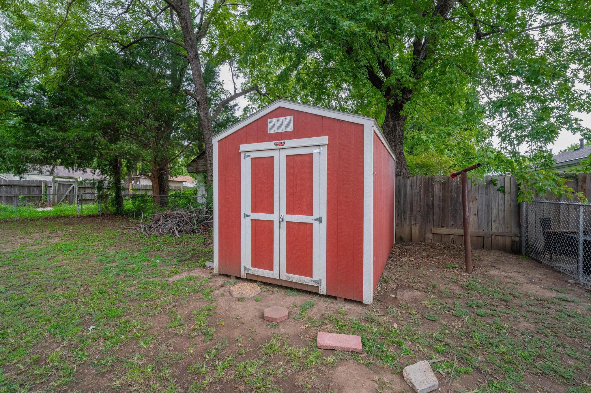 909 N Derby Property Photo 26