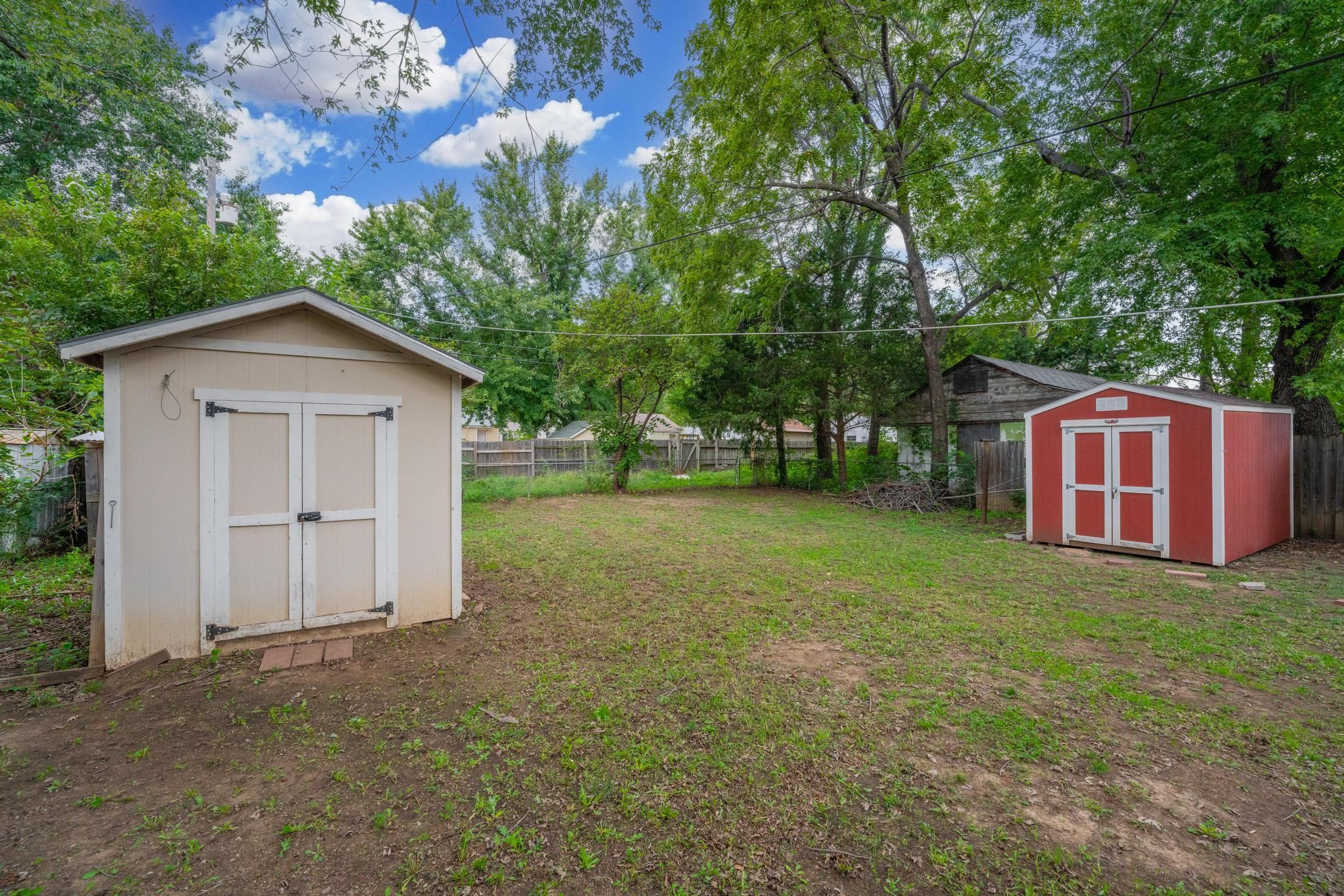 909 N Derby Property Photo 28