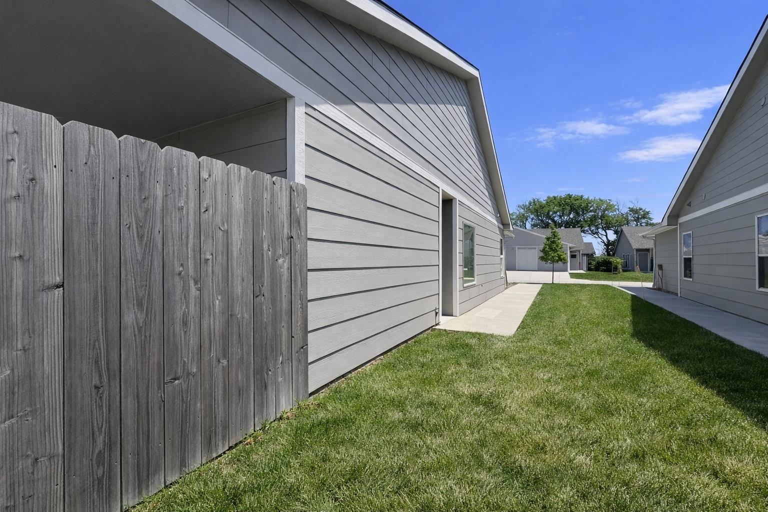 5418-5420 N Colburn Street Property Photo 4