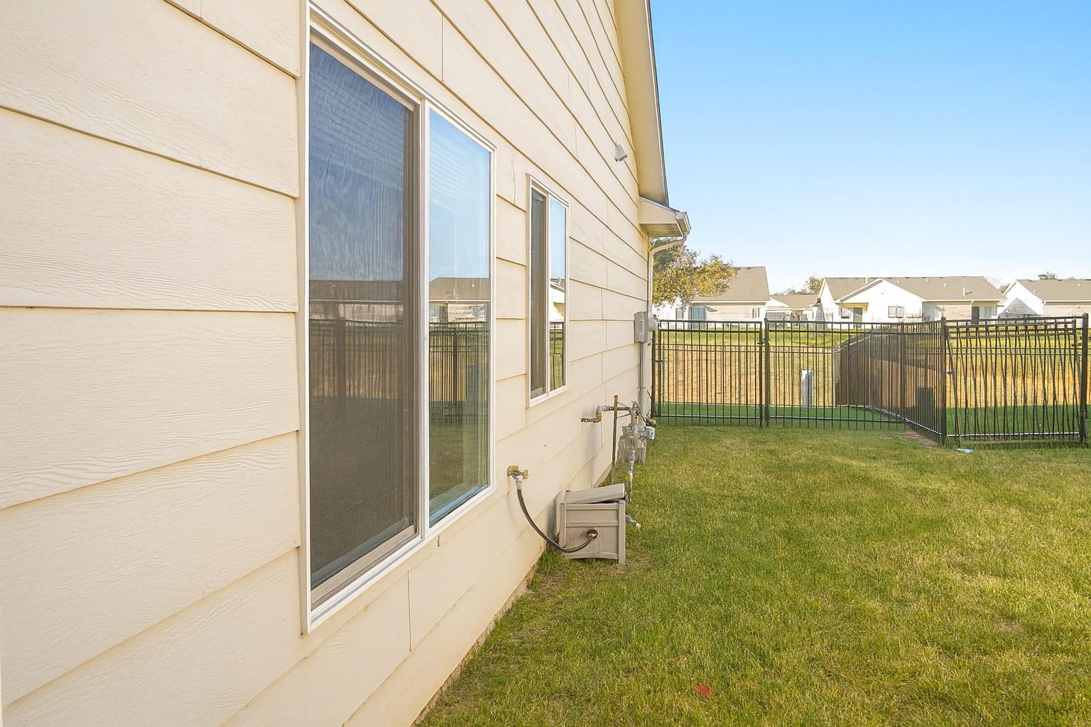 6820-6822 W White Pine Street Property Photo 4