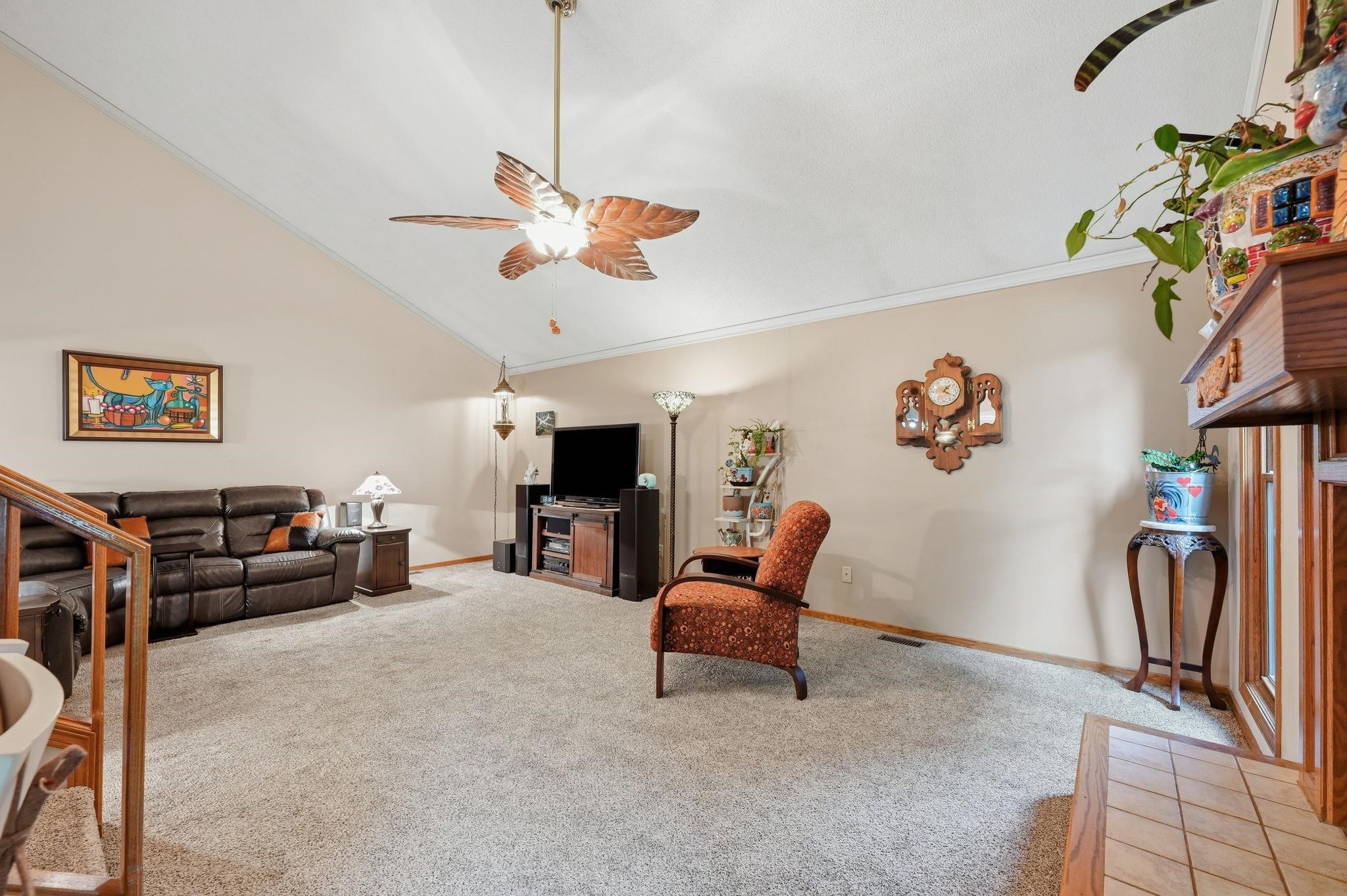 10216 W May Ct Property Photo 5