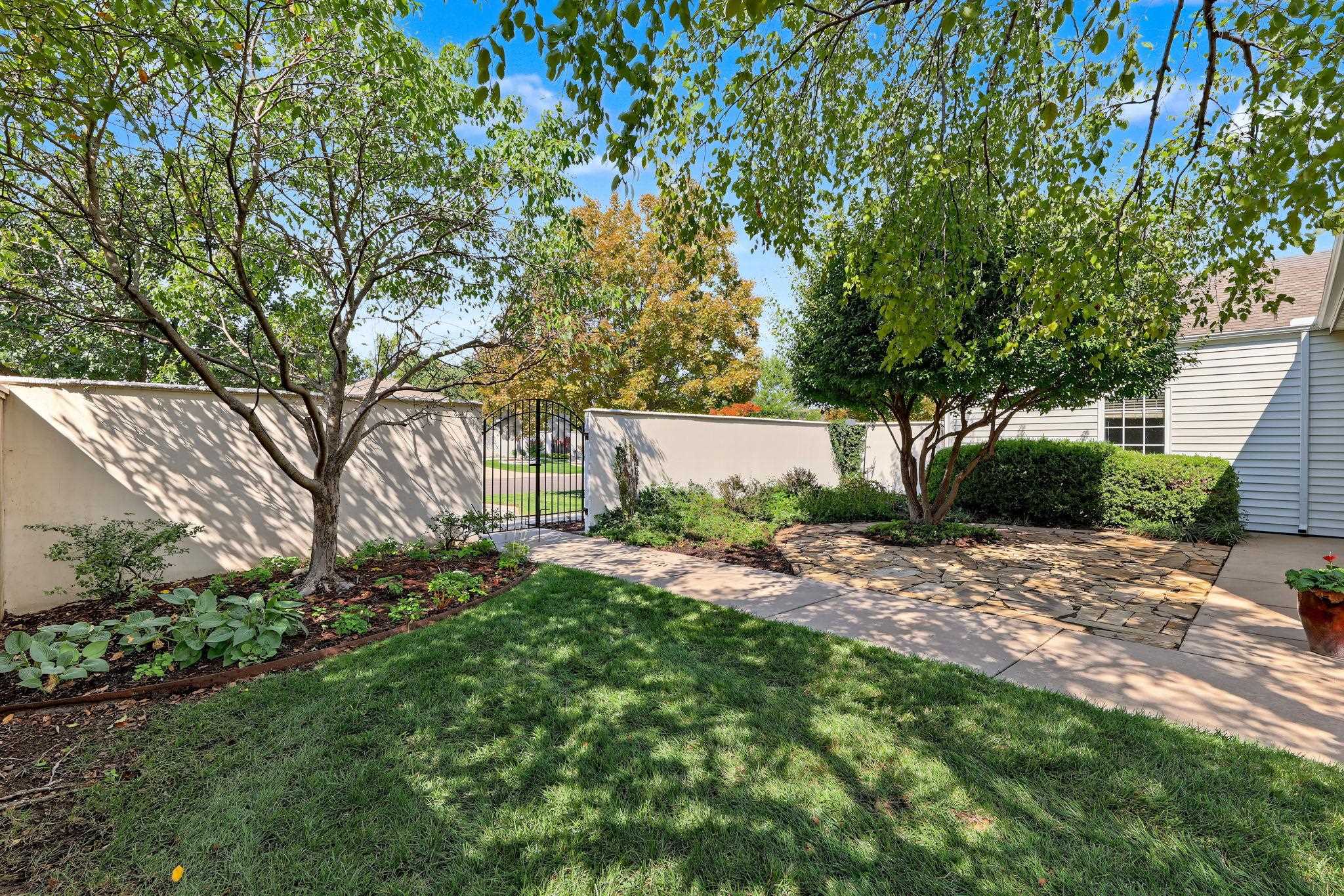 814 N Woodridge St Property Photo 5