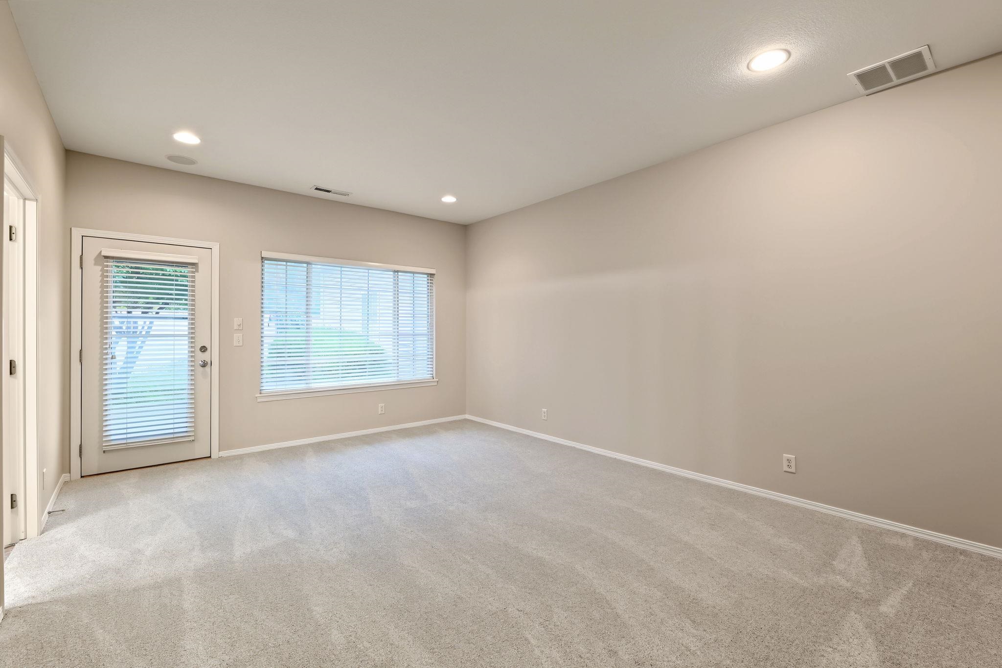 814 N Woodridge St Property Photo 27