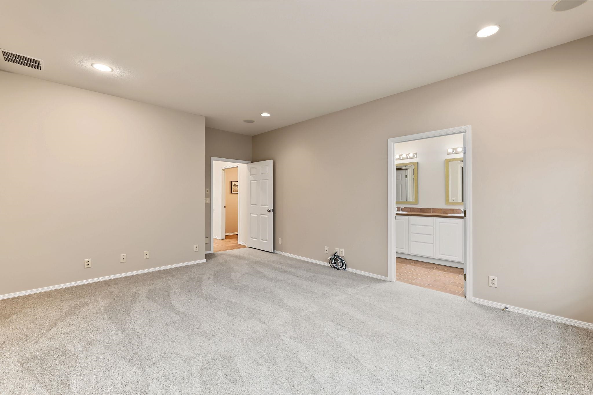 814 N Woodridge St Property Photo 28
