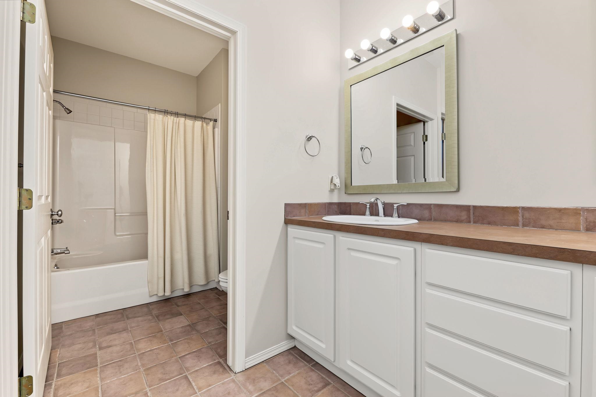 814 N Woodridge St Property Photo 30