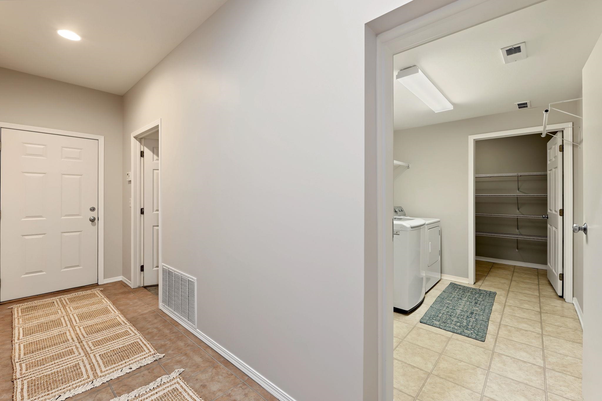 814 N Woodridge St Property Photo 31