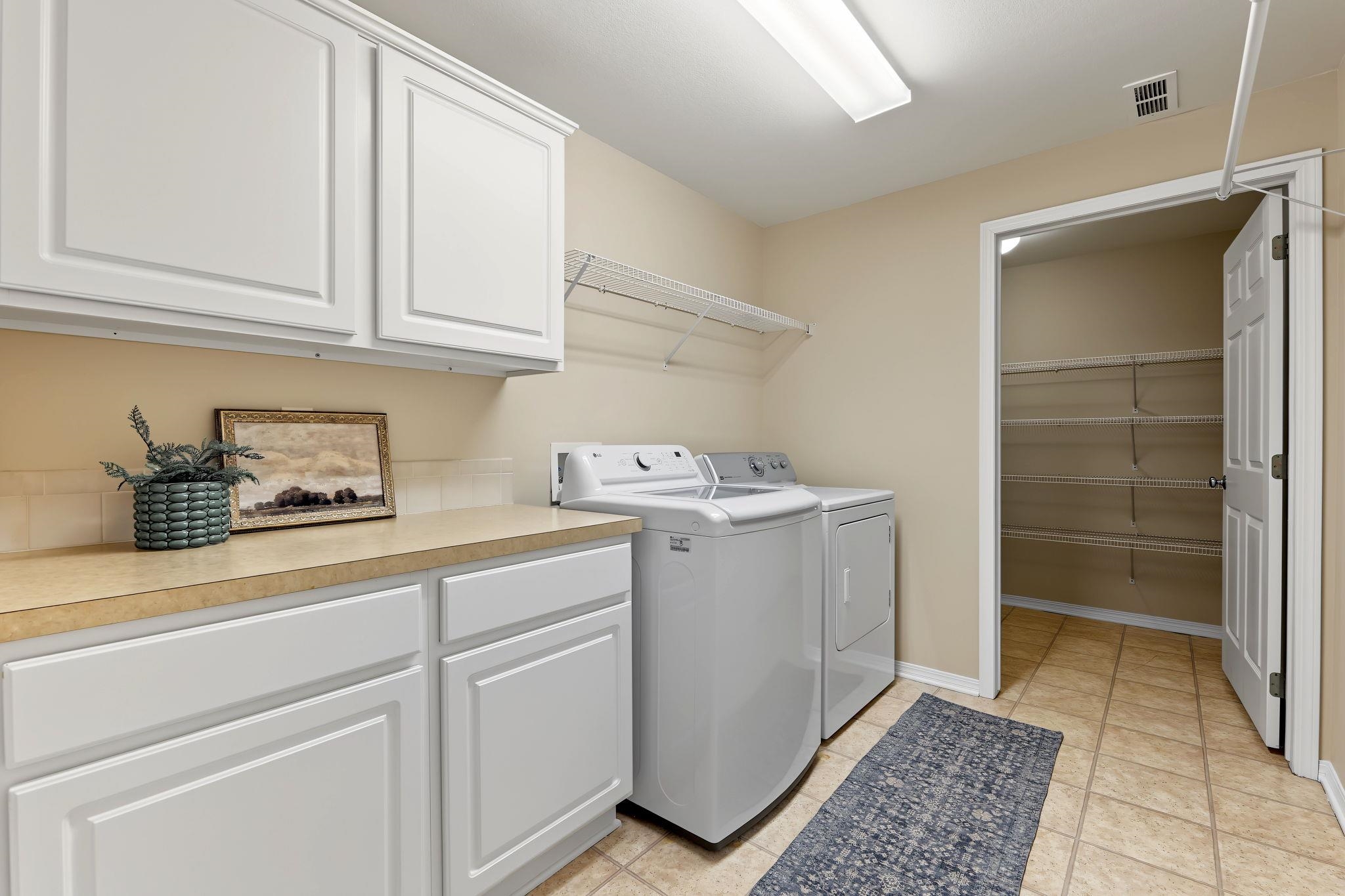 814 N Woodridge St Property Photo 32