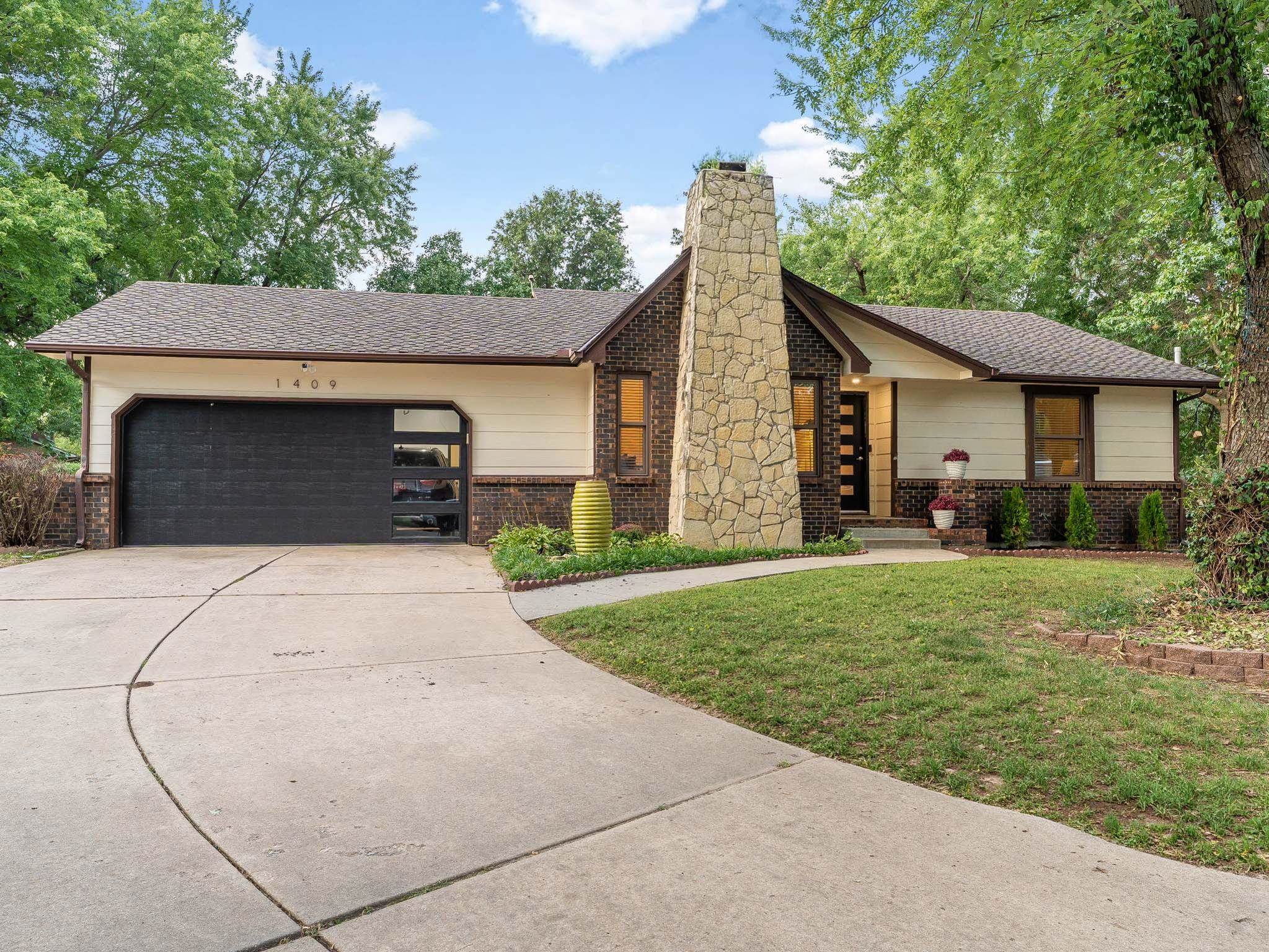1409 N Wagon Wheel Ct Property Photo 3