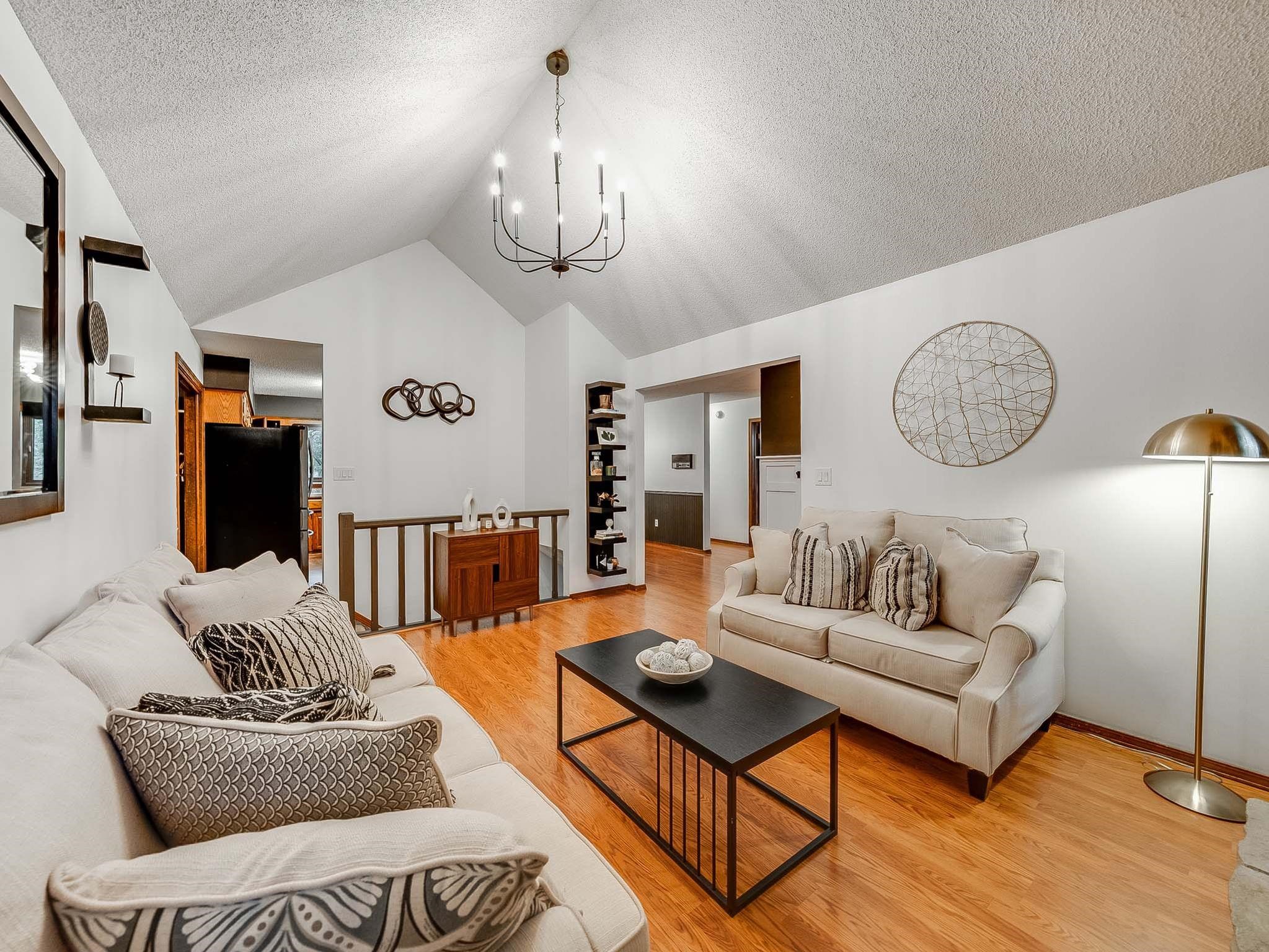 1409 N Wagon Wheel Ct Property Photo 7