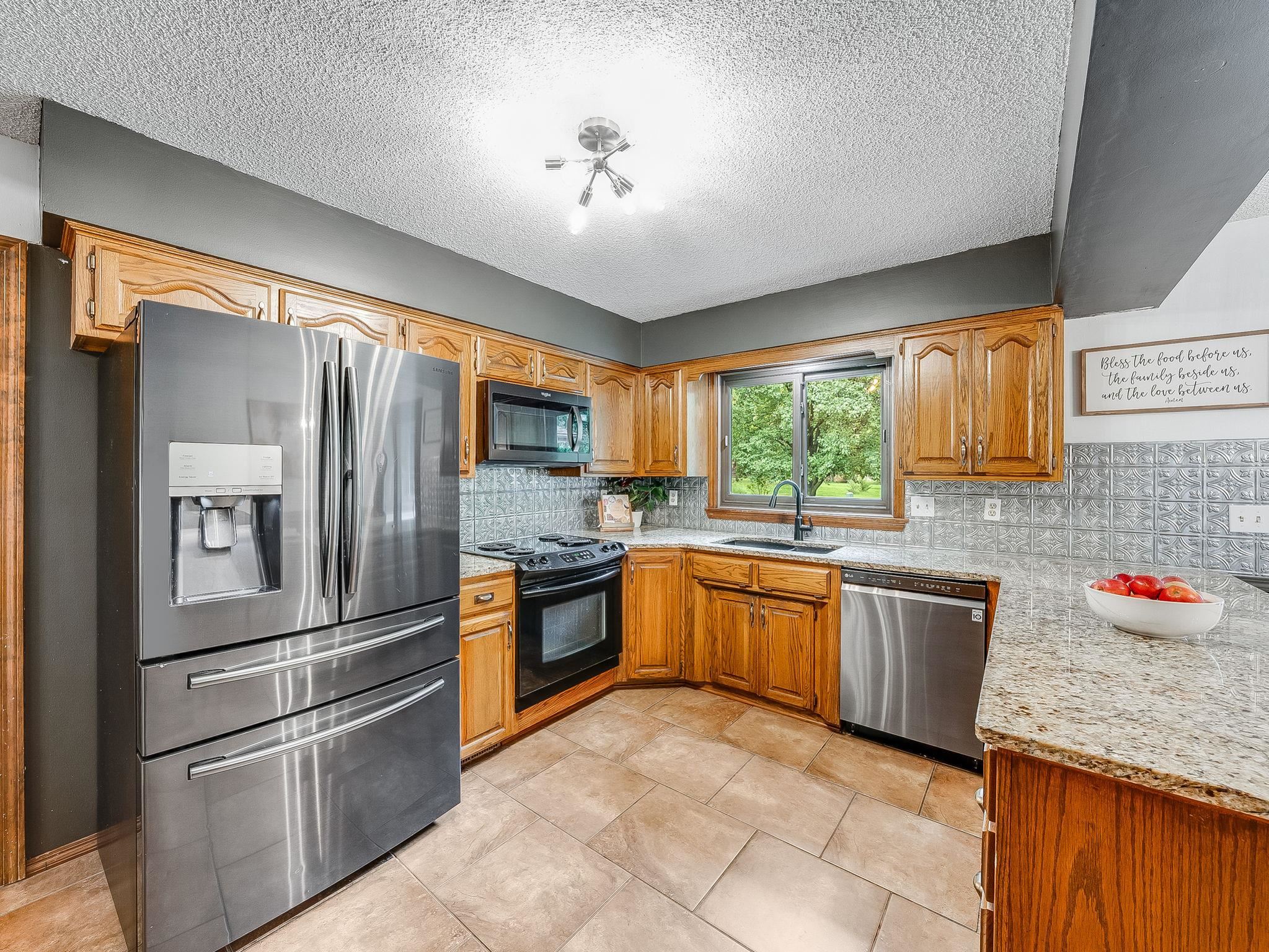 1409 N Wagon Wheel Ct Property Photo 10