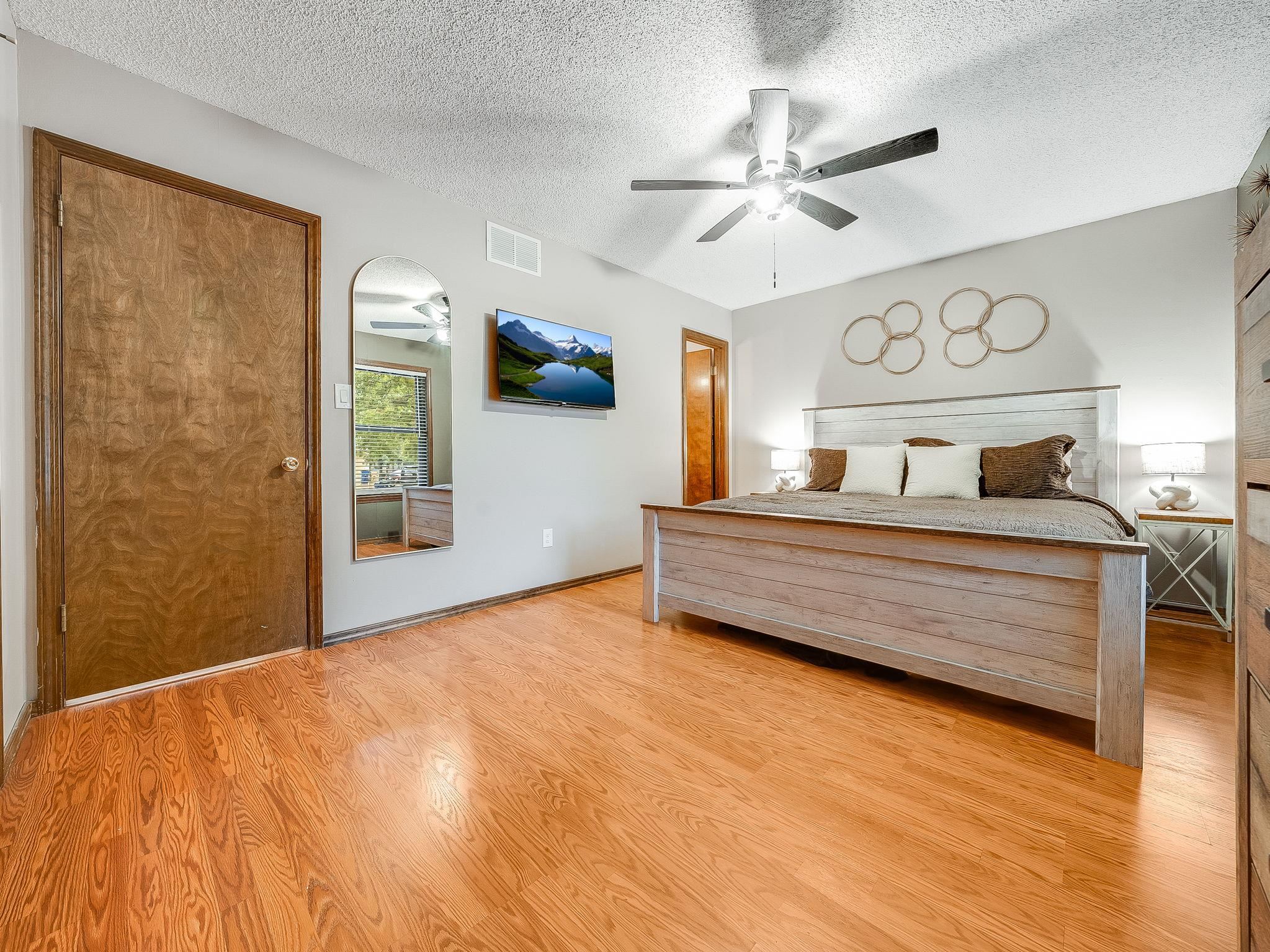 1409 N Wagon Wheel Ct Property Photo 12