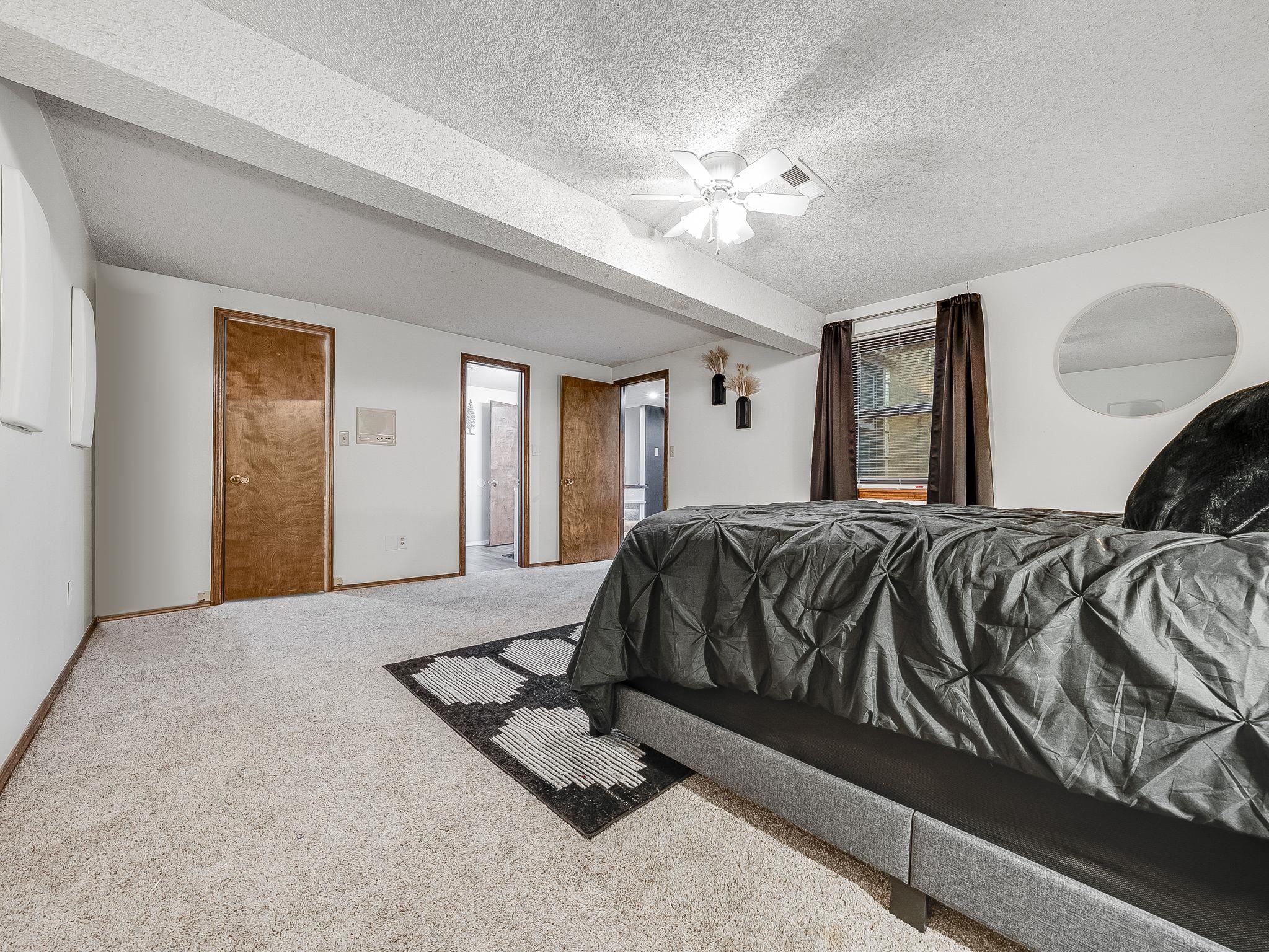 1409 N Wagon Wheel Ct Property Photo 15