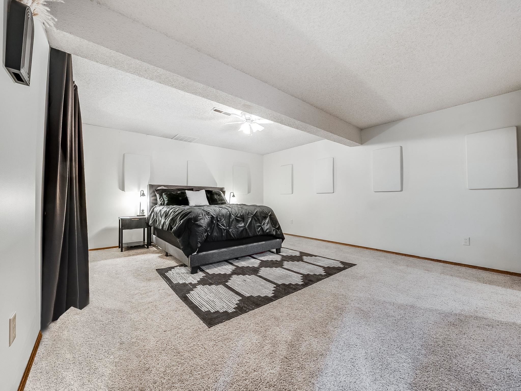 1409 N Wagon Wheel Ct Property Photo 16