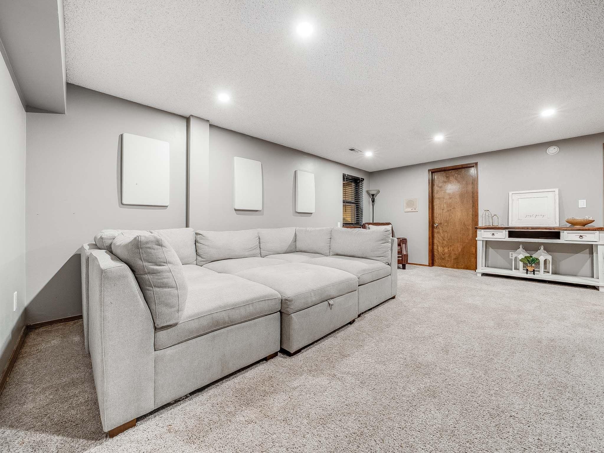 1409 N Wagon Wheel Ct Property Photo 18