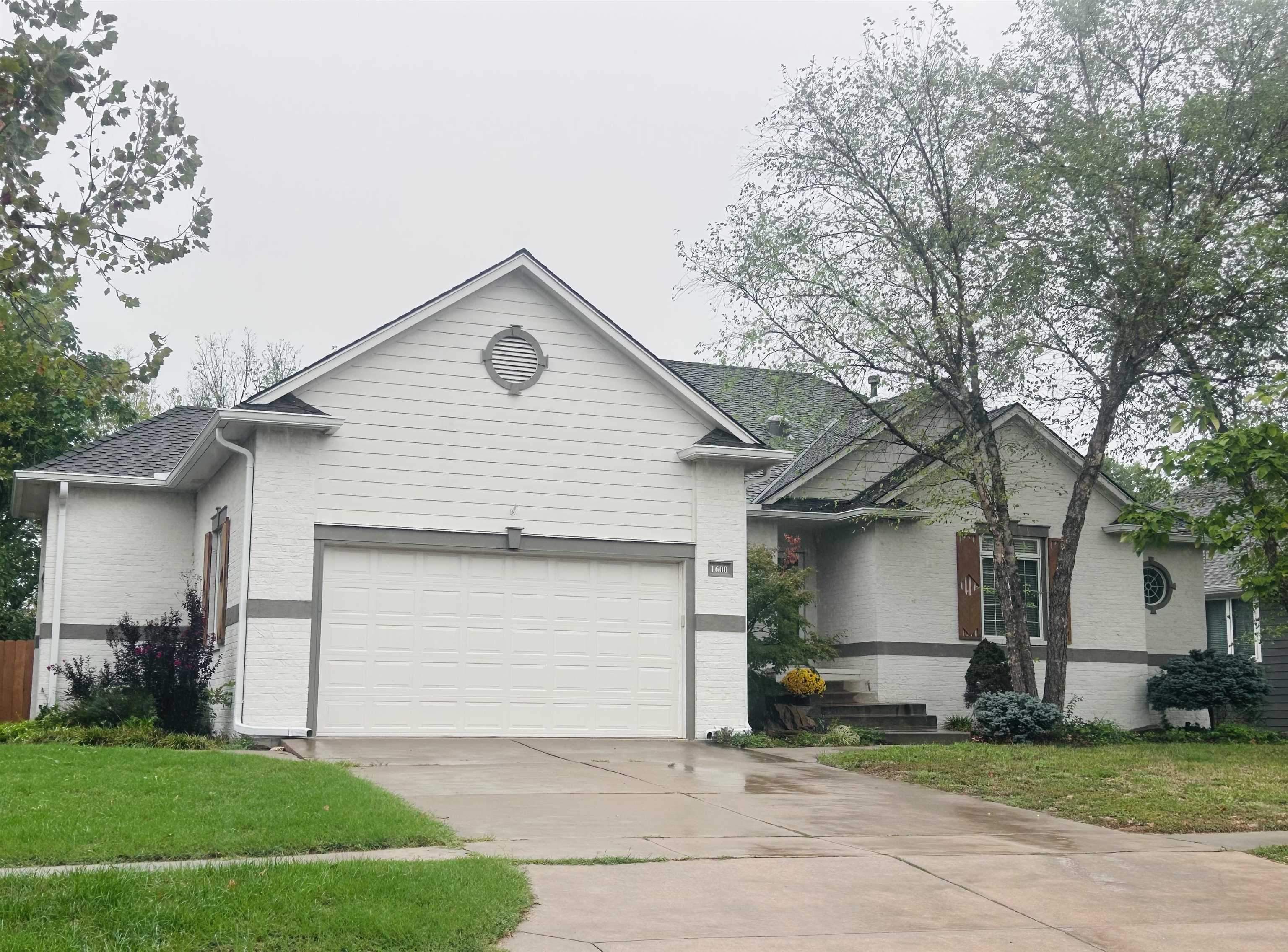 1600 E Tiara Pines Property Photo 1