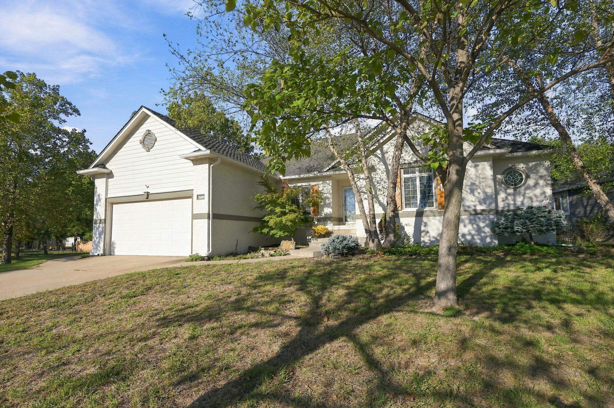1600 E Tiara Pines Property Photo 3