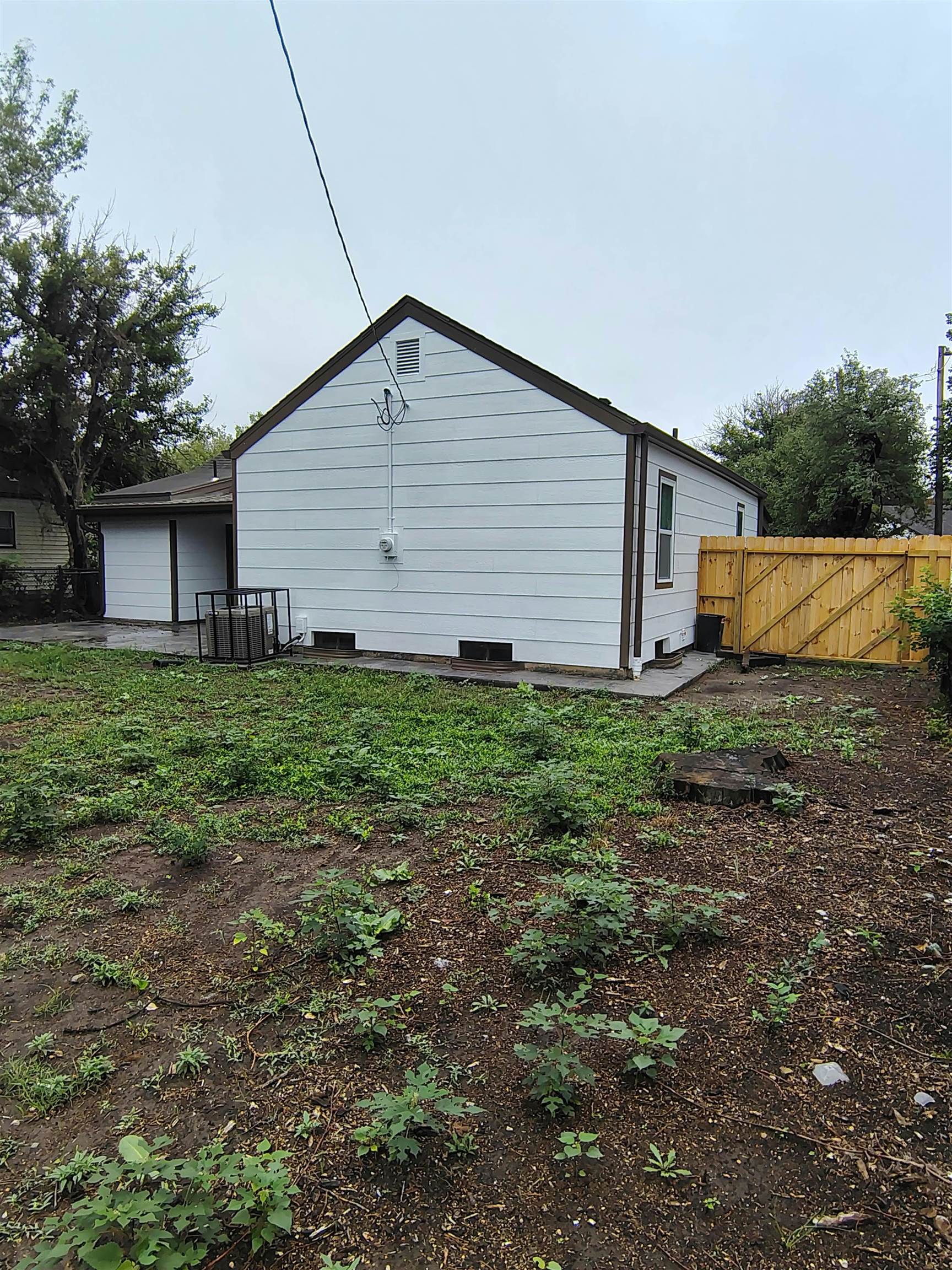 2302 E Mossman Ave Property Photo 5