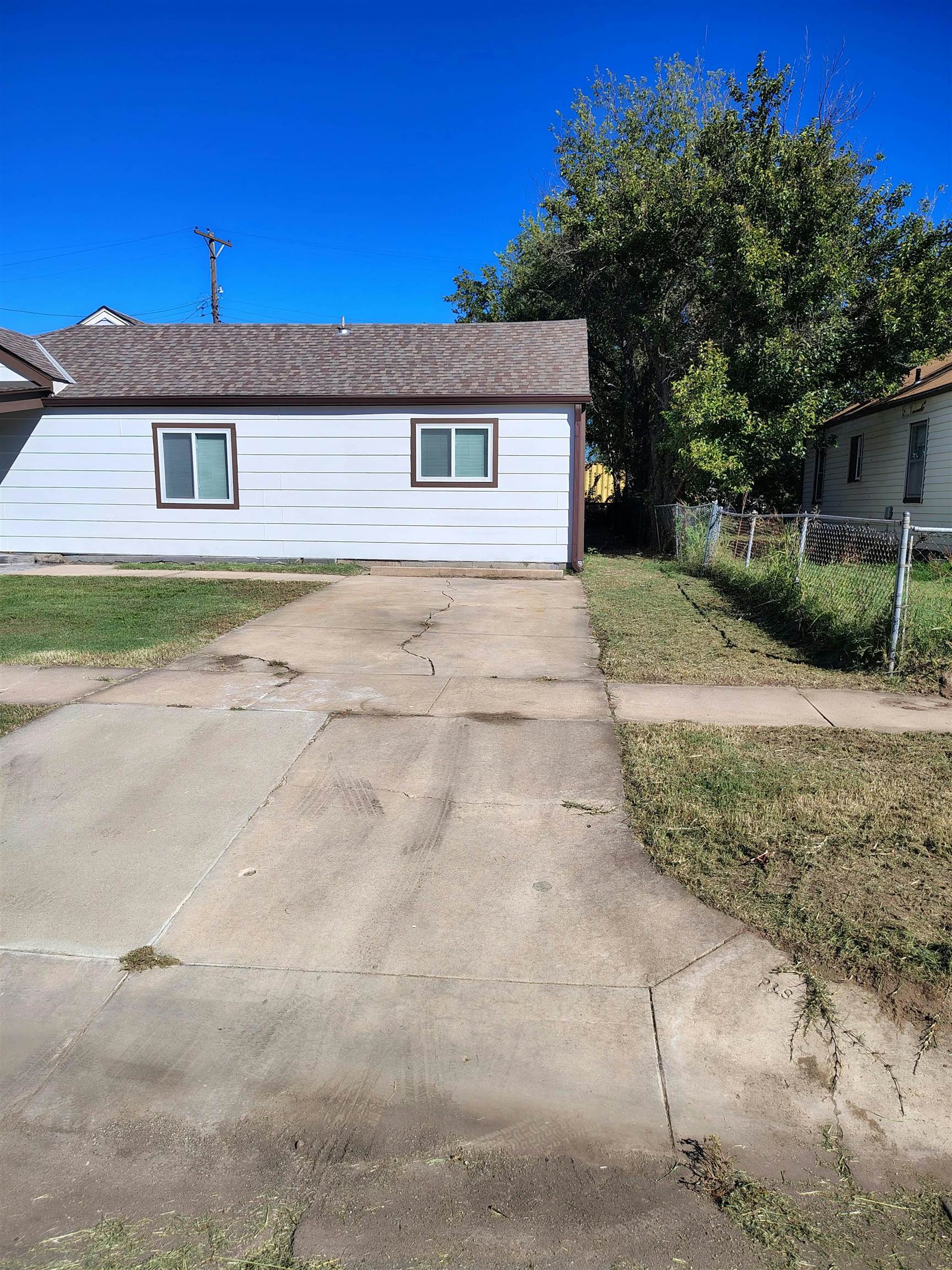 2302 E Mossman Ave Property Photo 5