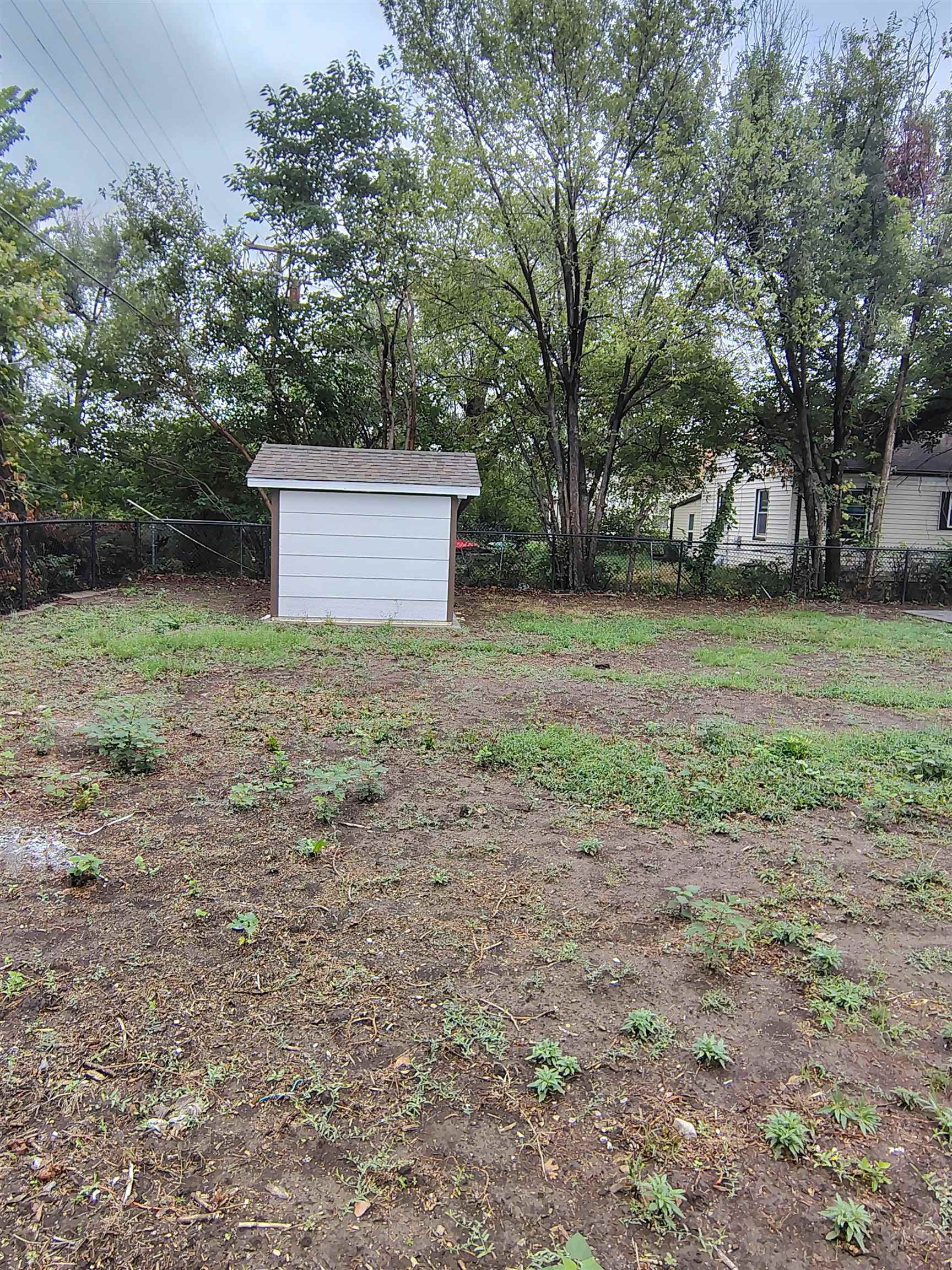 2302 E Mossman Ave Property Photo 8