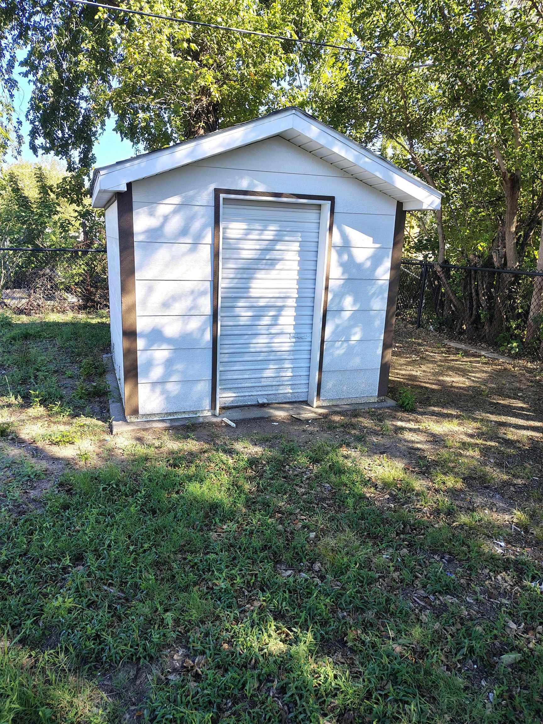 2302 E Mossman Ave Property Photo 8