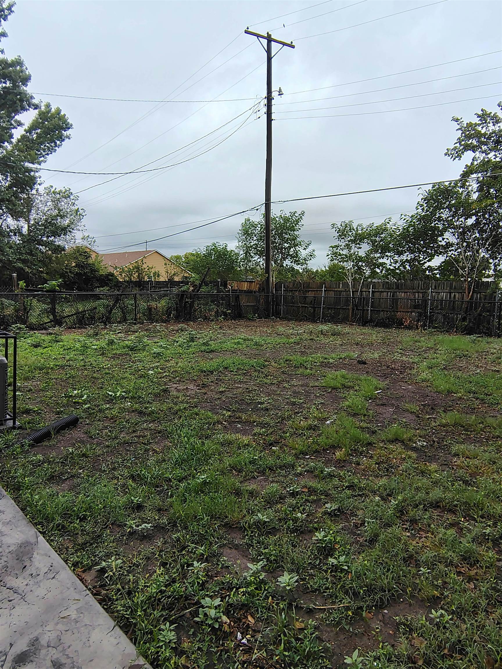 2302 E Mossman Ave Property Photo 9