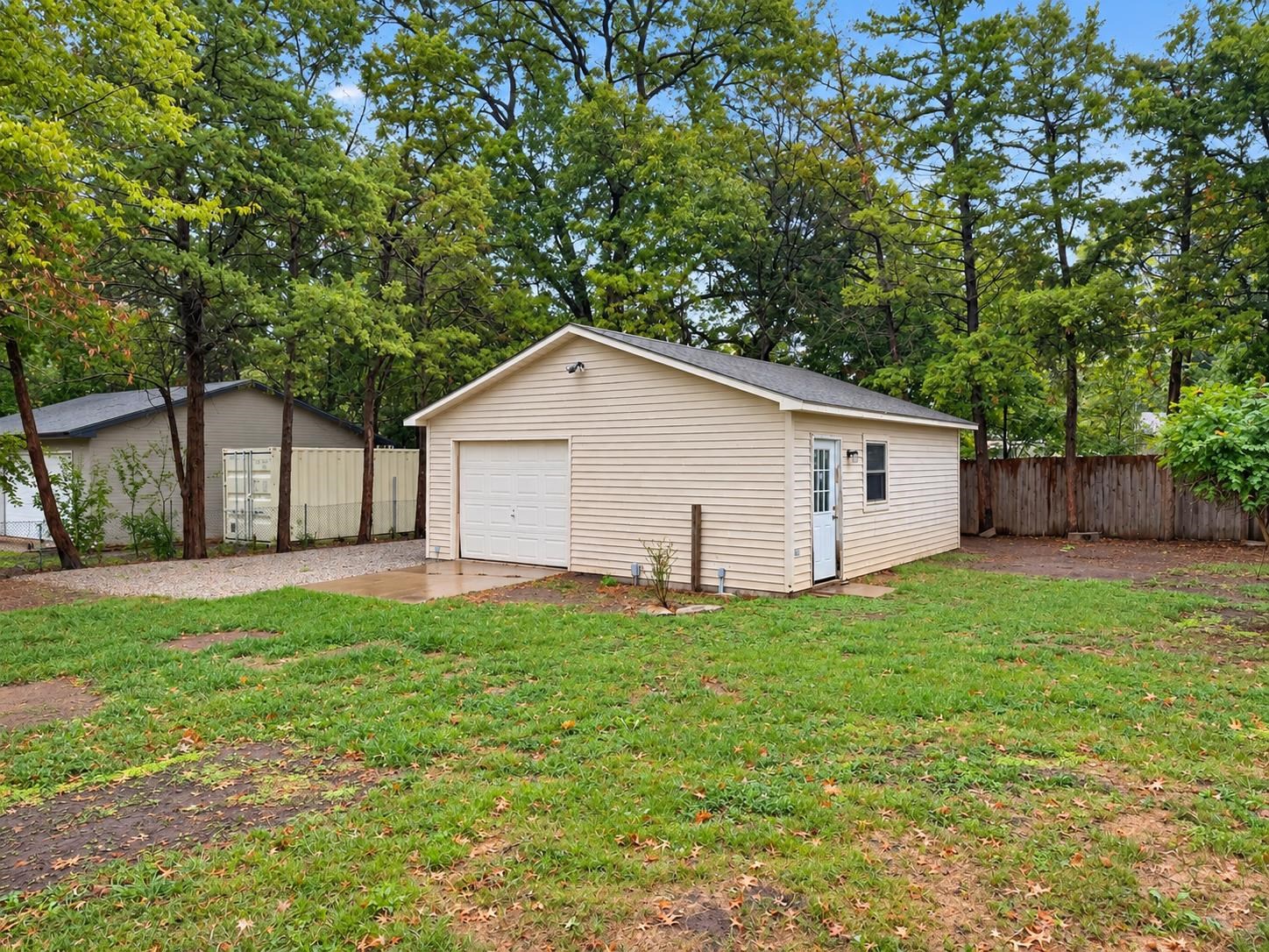 1236 N Gow Ave Property Photo 2