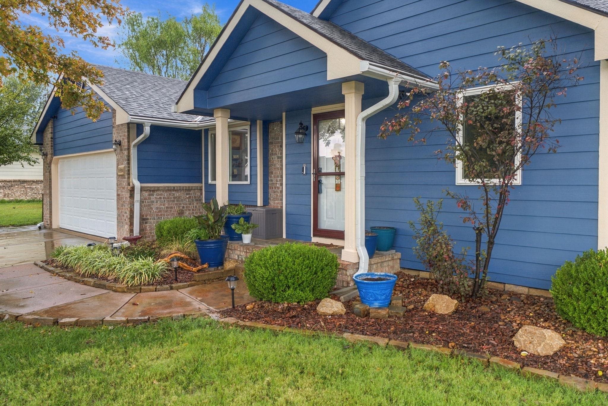 1514 E Mona St Property Photo 2
