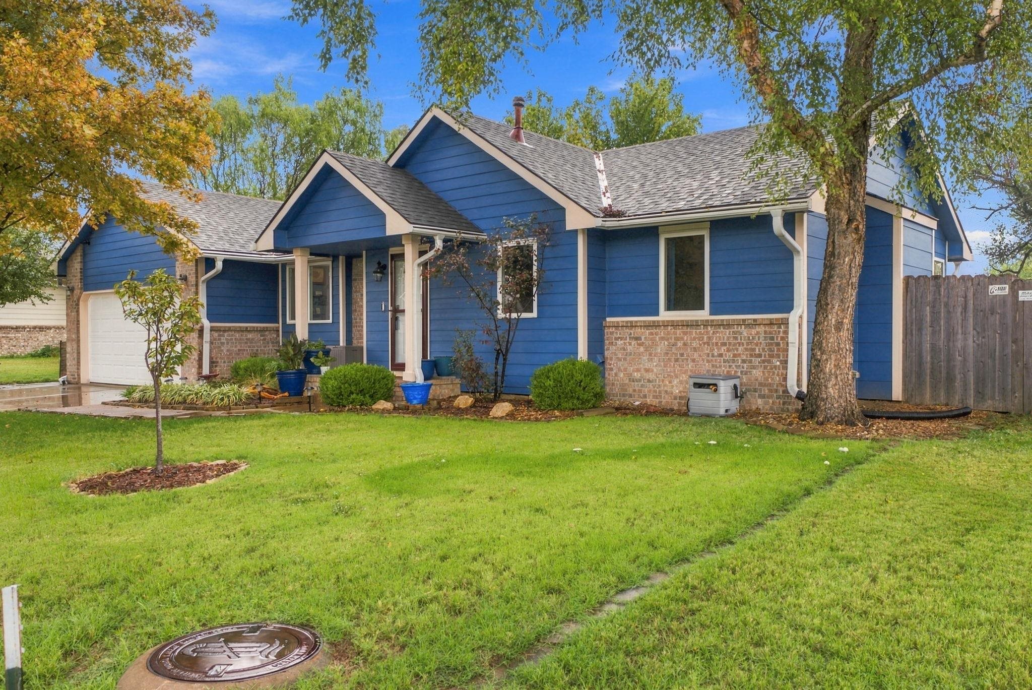 1514 E Mona St Property Photo 3